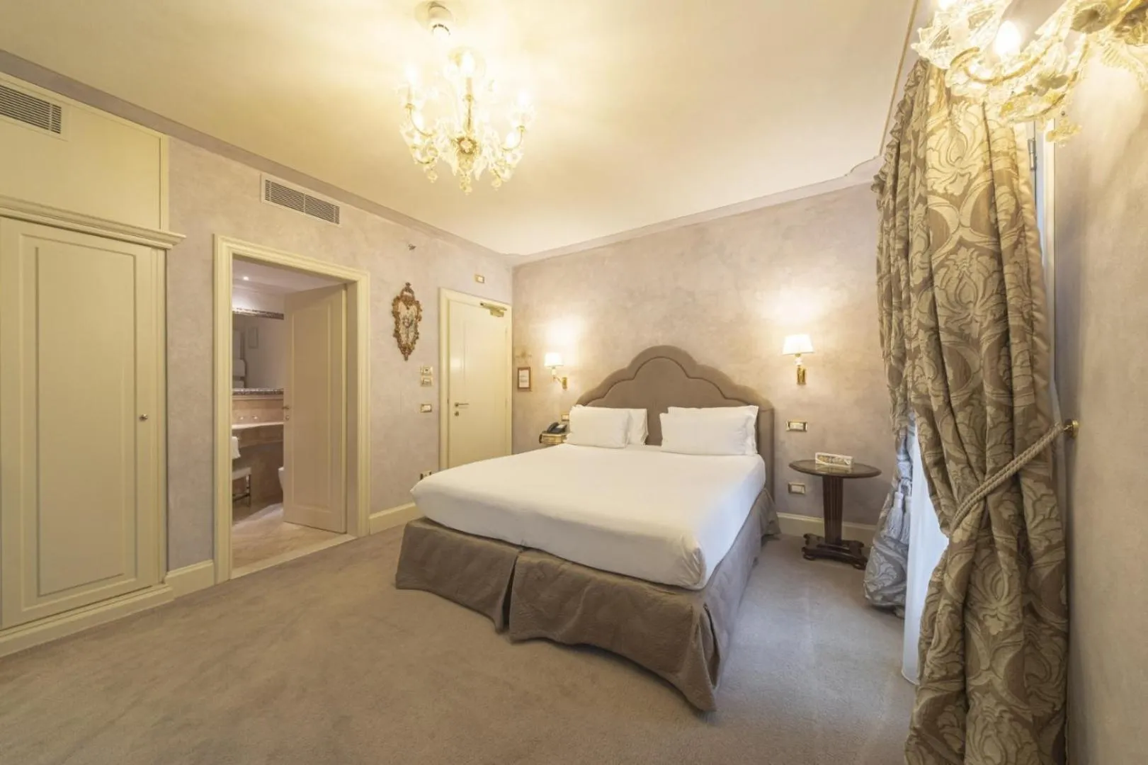 Bed in Hotel Villa Barbarich