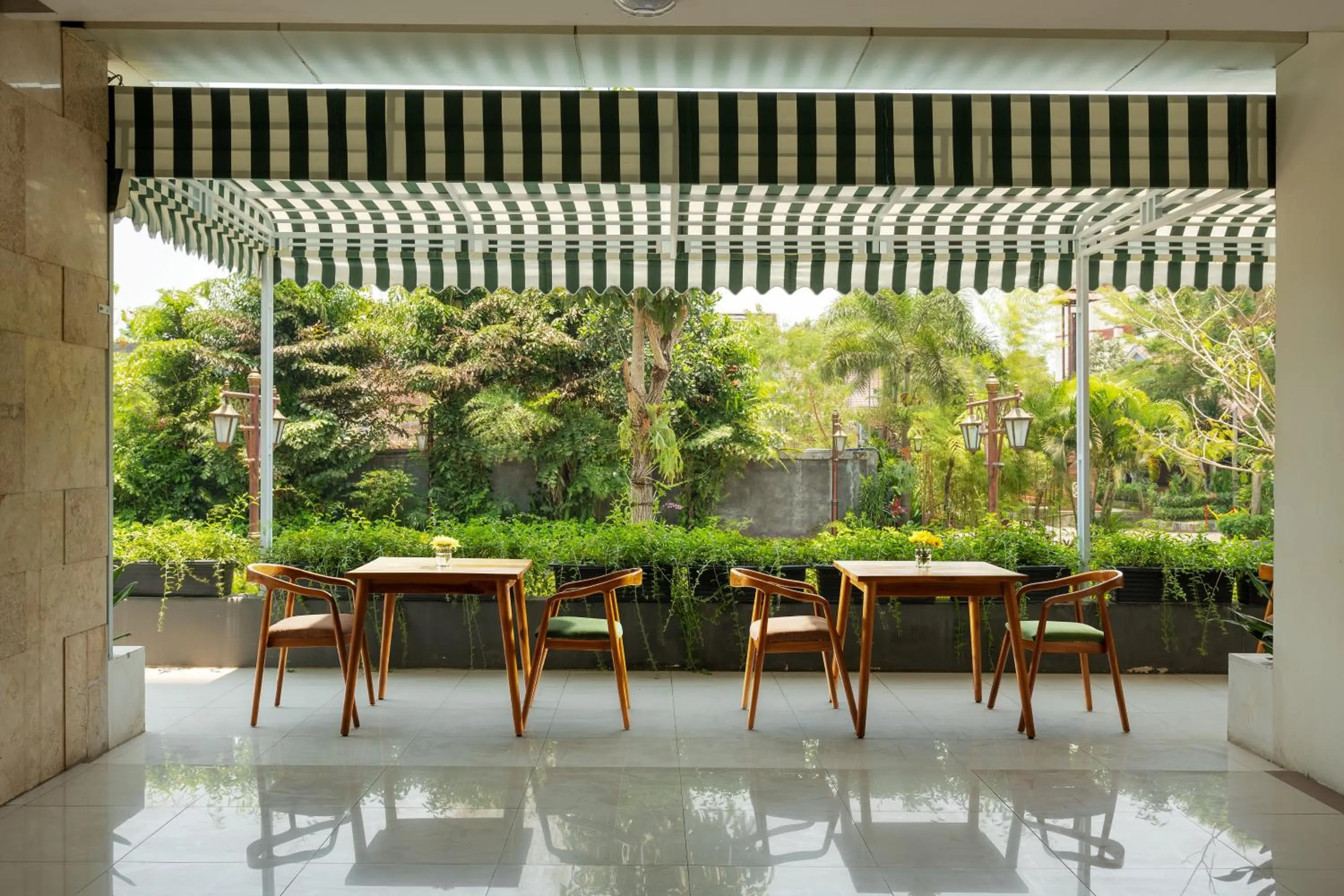 Restaurant/places to eat in The Alana Yogyakarta Hotel and Convention Center