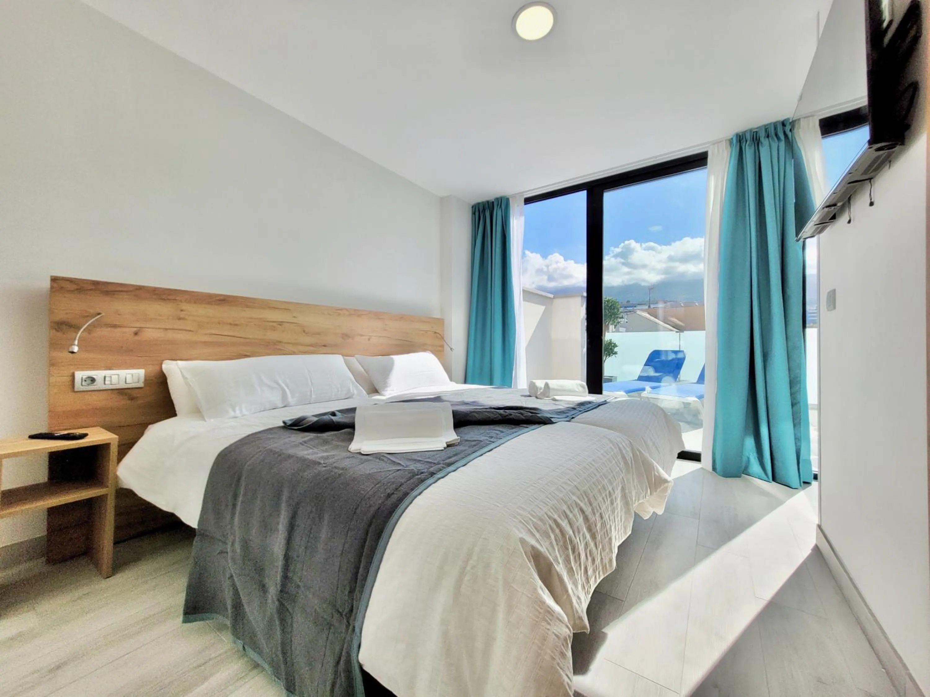 Shower, Bed in Puerto Azul