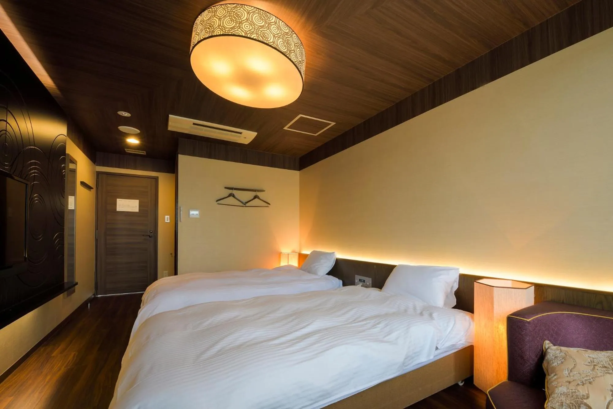 Photo of the whole room in Hakone Lake Hotel