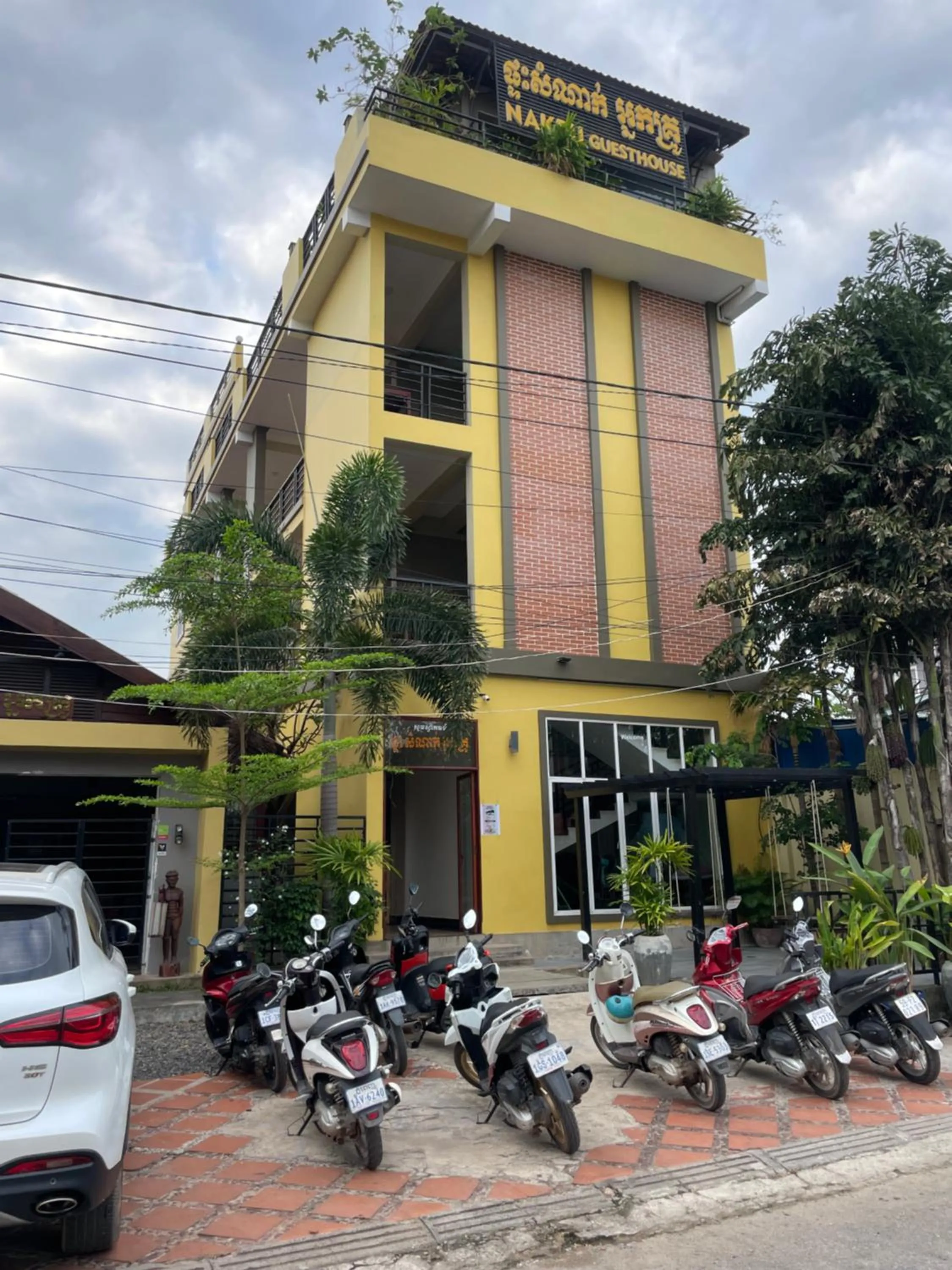 Neakru Guesthouse and Restaurant