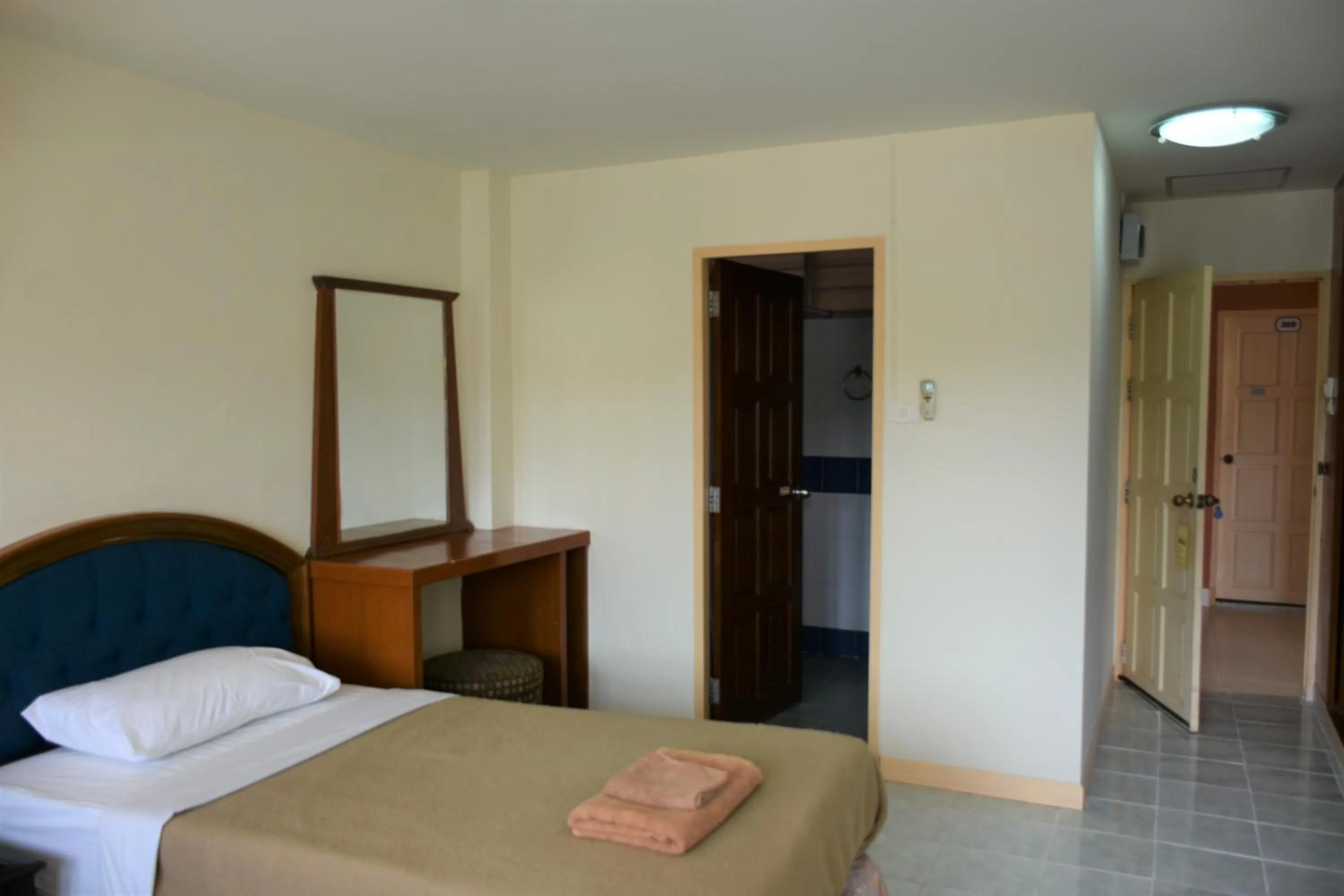 Bedroom, Bed in Jardin