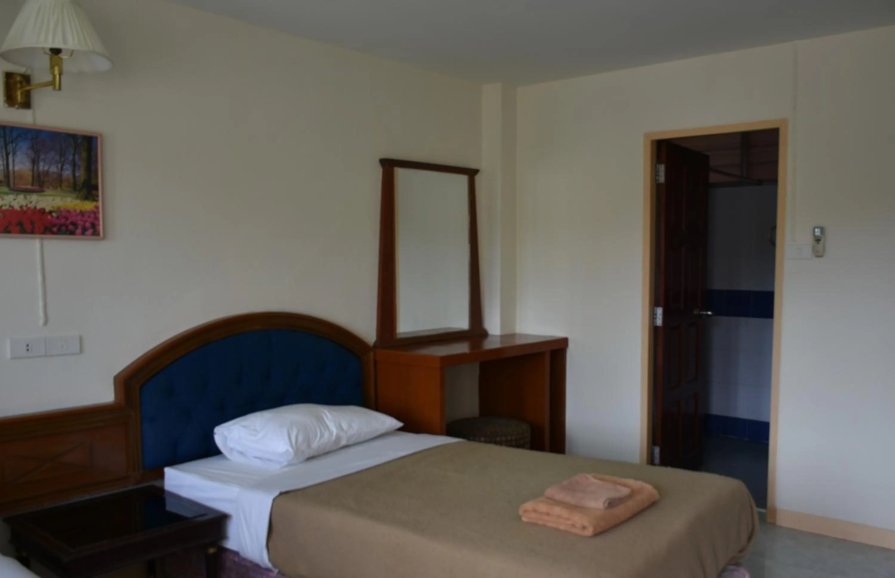 Bedroom, Bed in Jardin