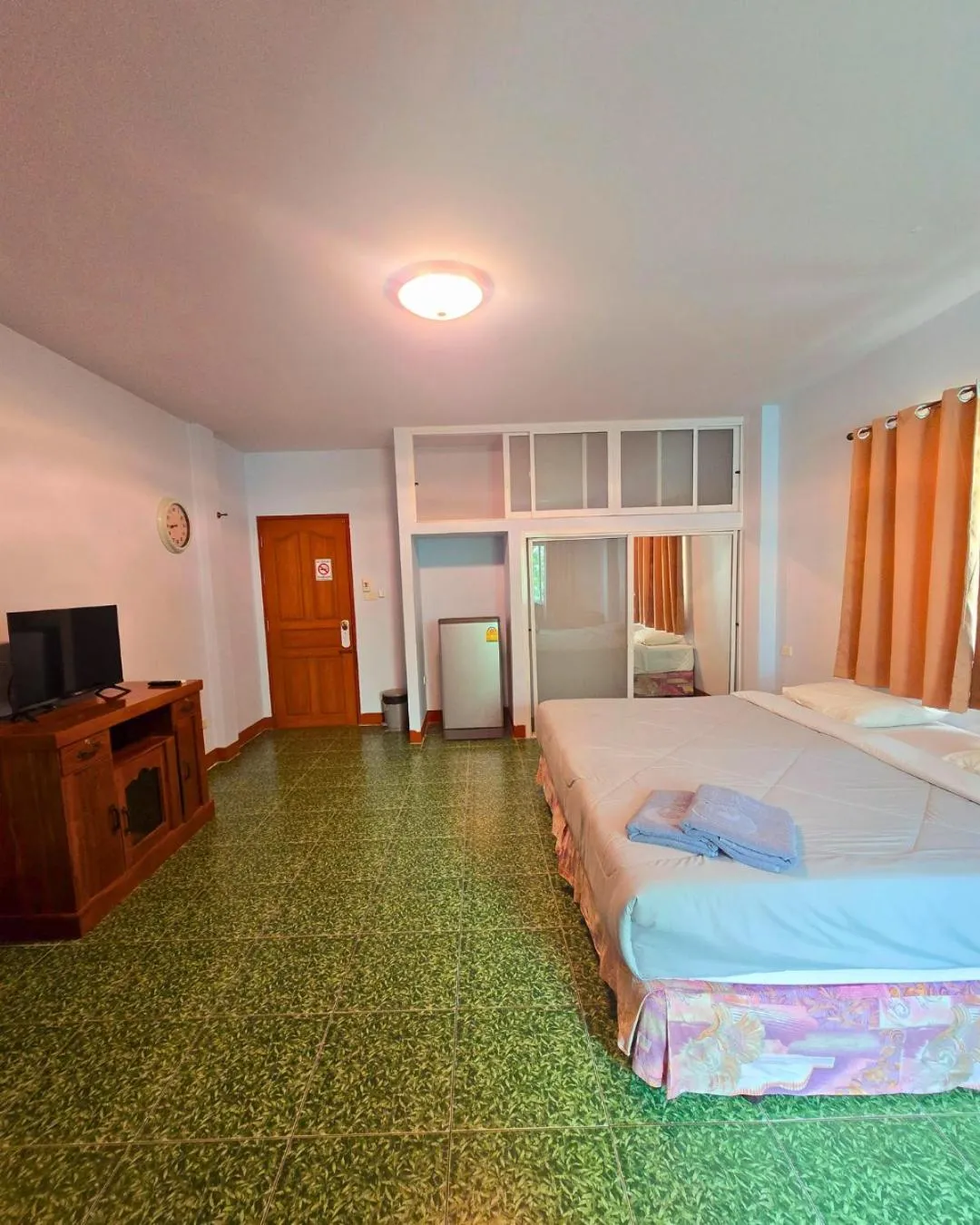 Bedroom, Bed in Jardin