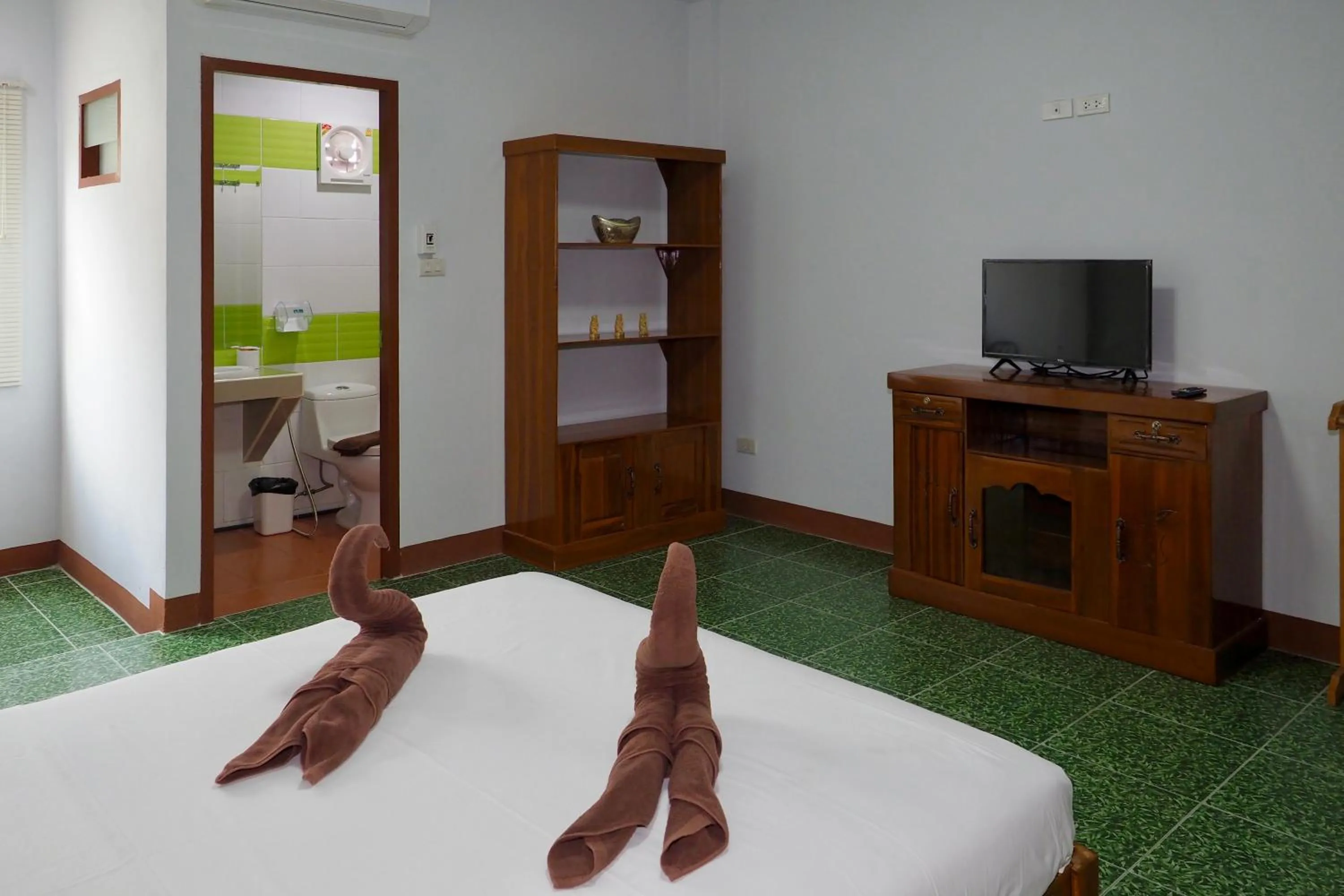 Photo of the whole room, Bed in Jardin