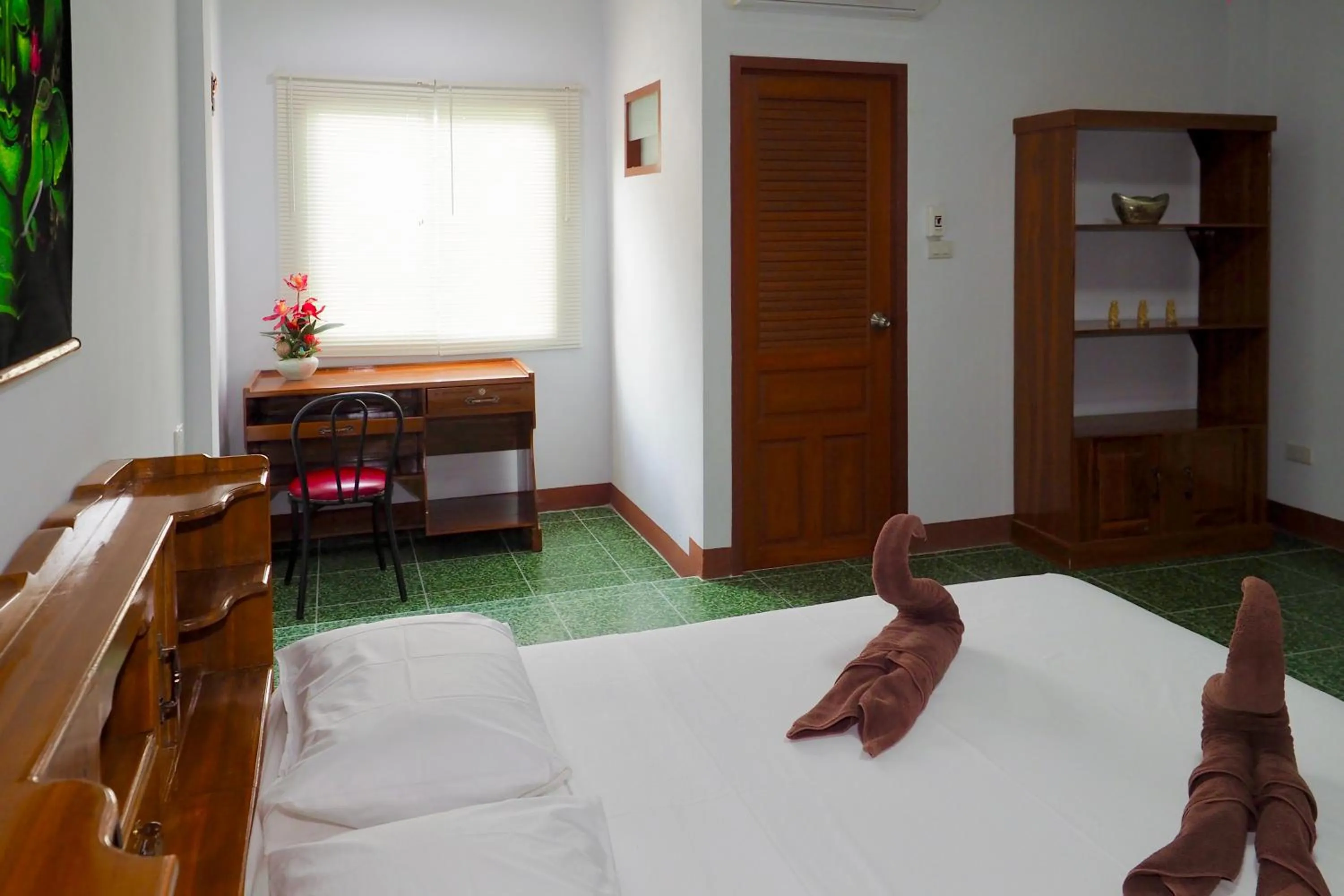 Photo of the whole room, Bed in Jardin