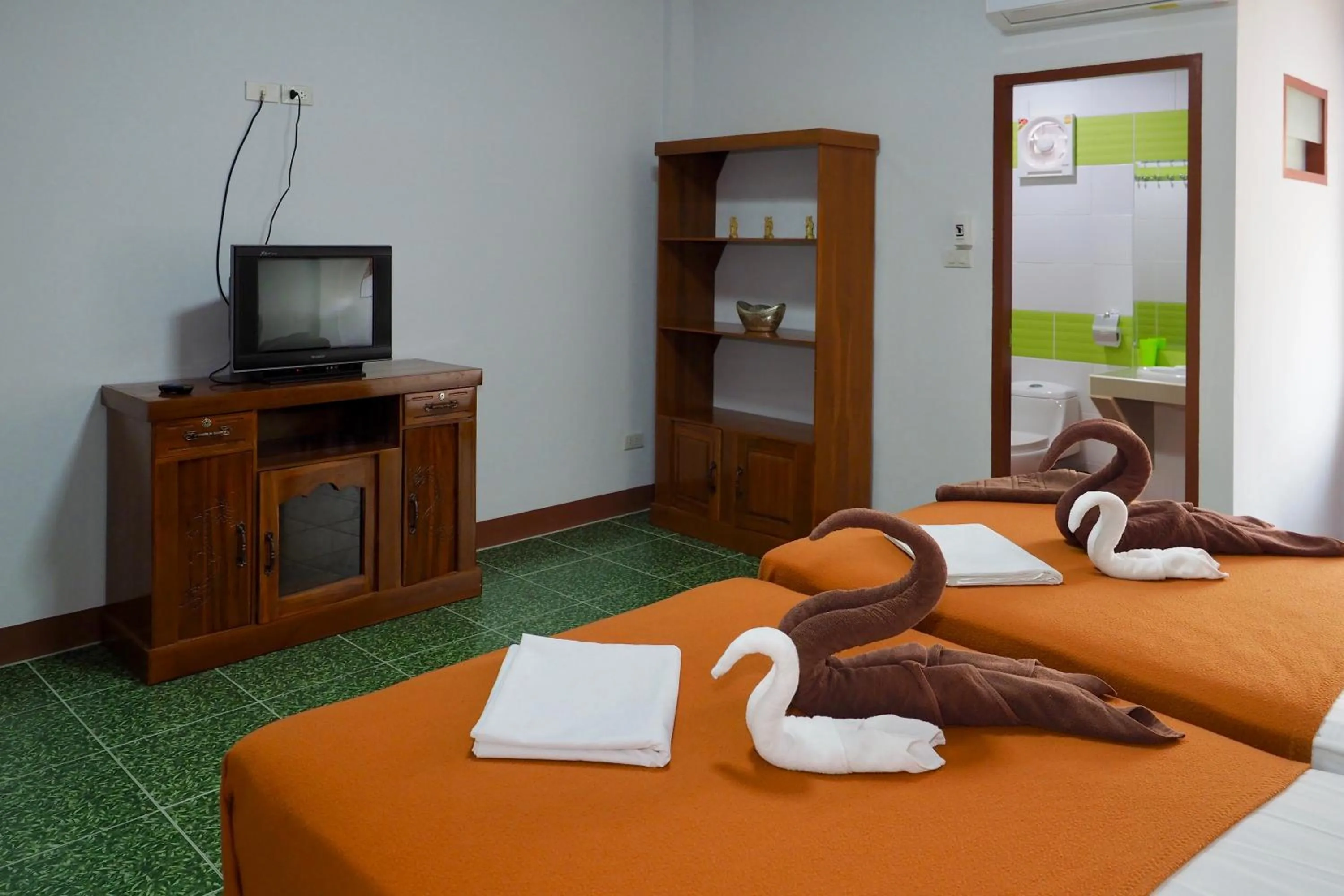 Photo of the whole room, Bed in Jardin