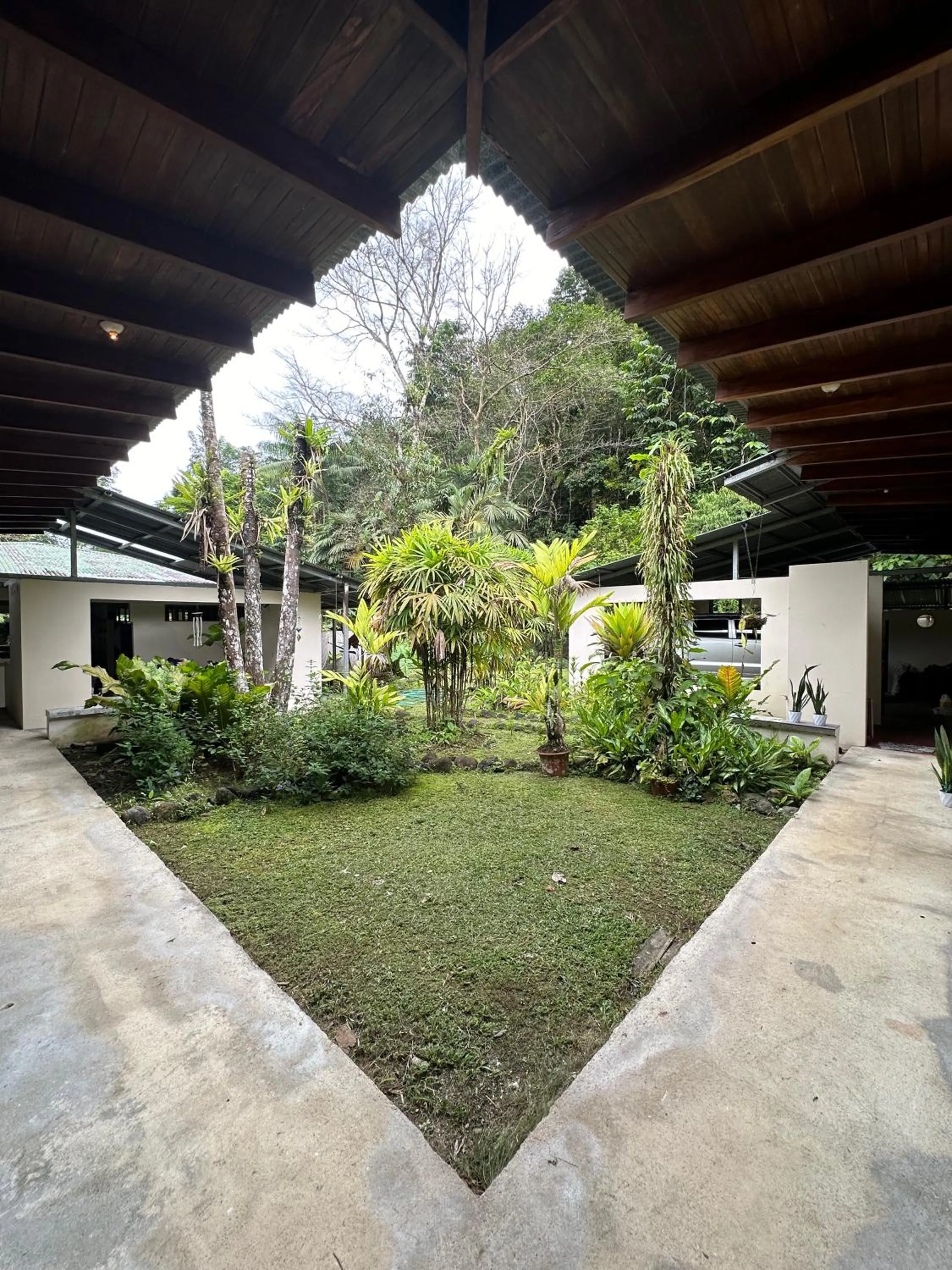 Property building in Ventanas en Corcovado