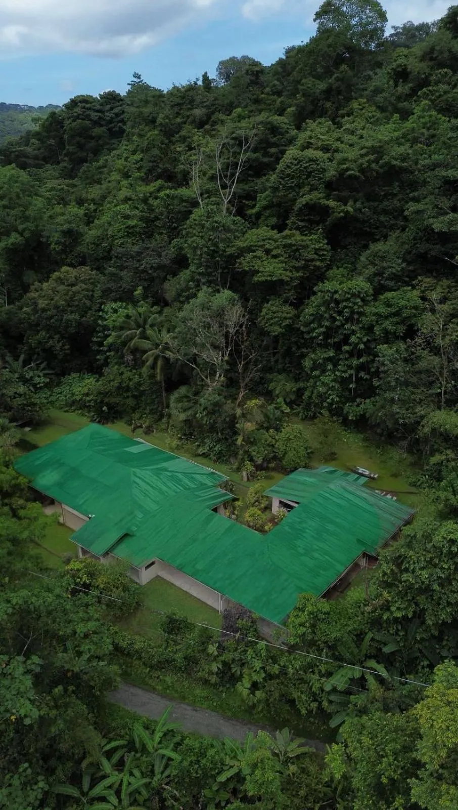 Property building in Ventanas en Corcovado