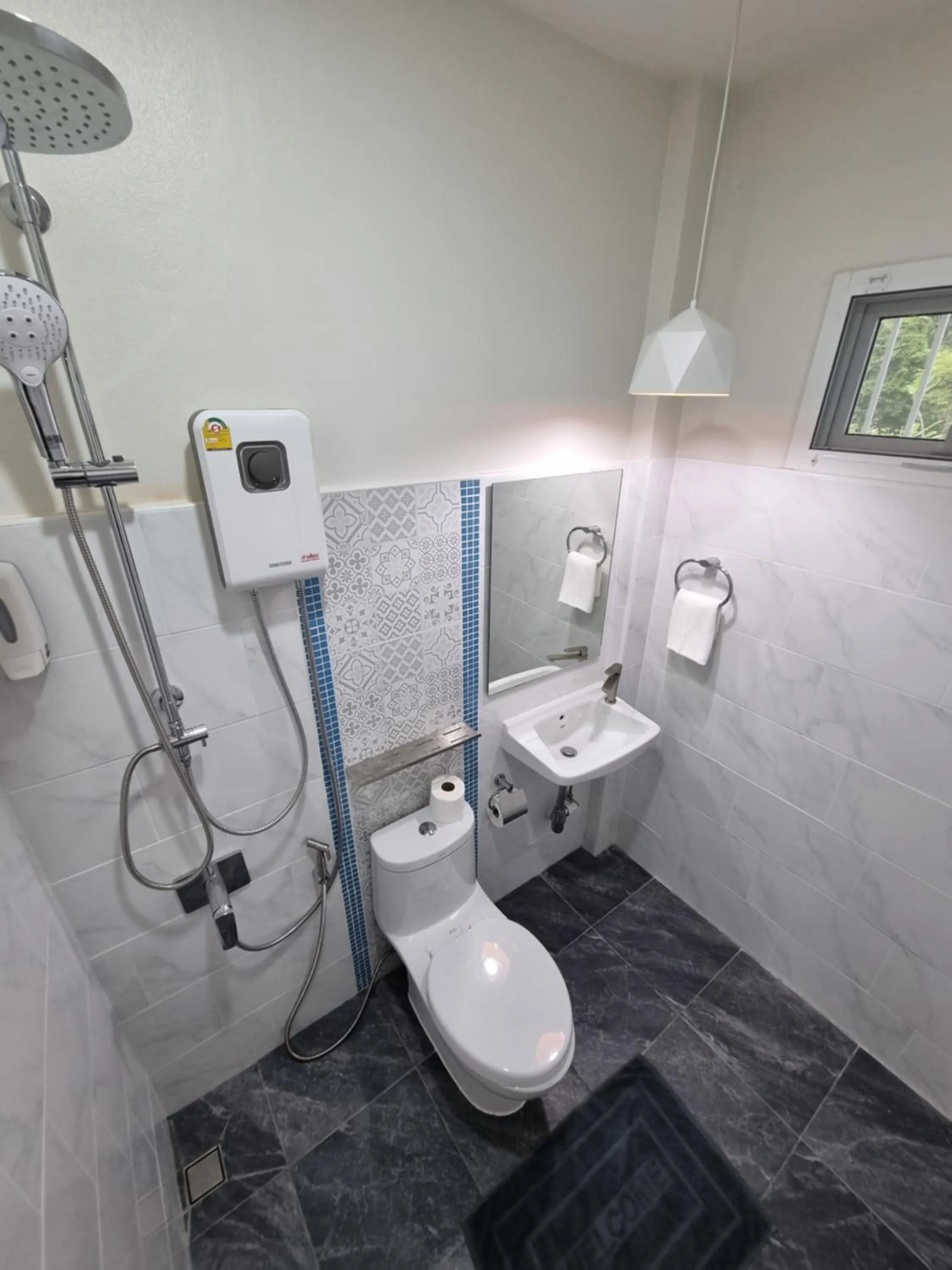 Bathroom in Songbird Suites