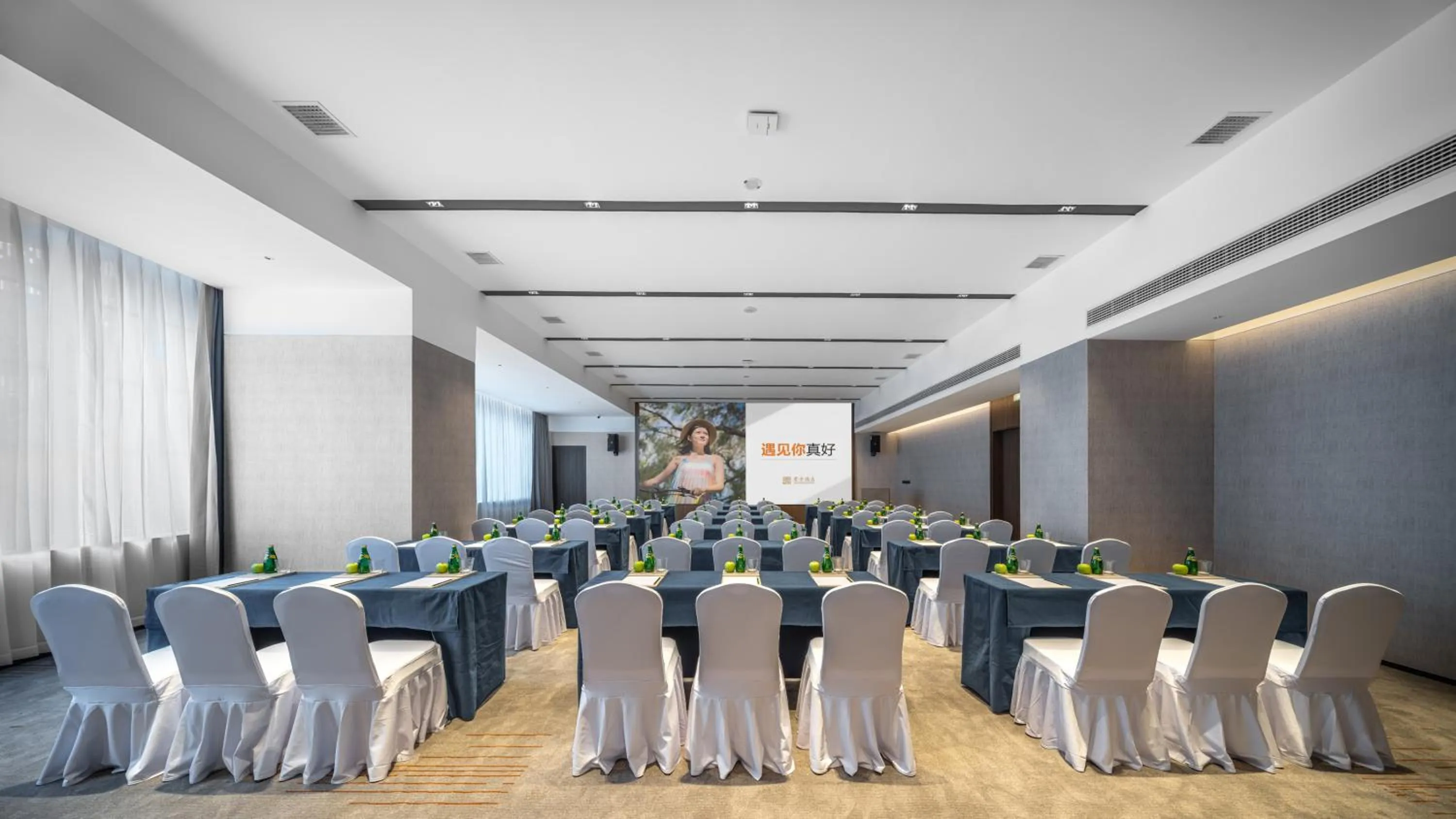 Business facilities in Pagoda Hotel Of SSAW ChongQing International Land-sea