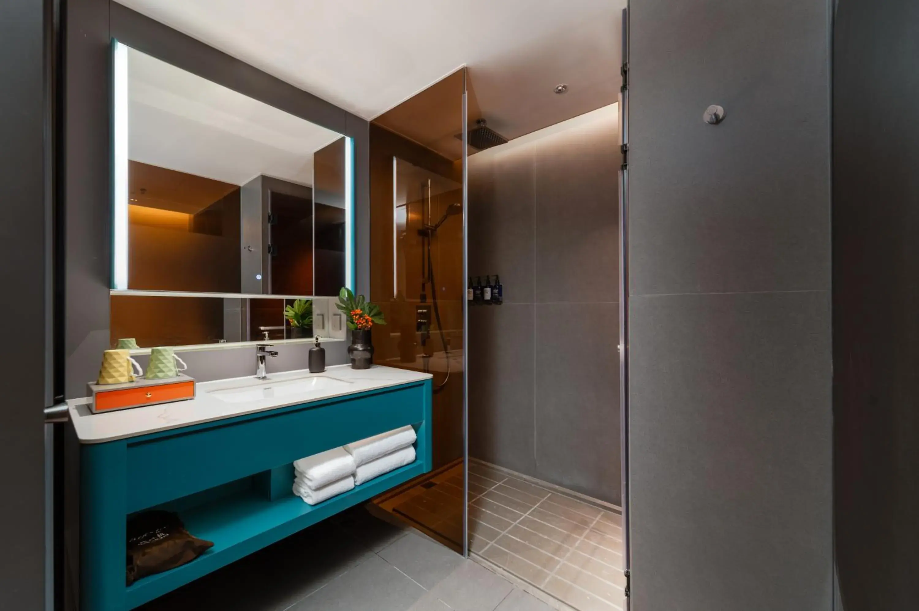 Pagoda Themed King bedroom in Pagoda Hotel Of SSAW ChongQing International Land-sea Pagoda Themed King bedroom in Pagoda Hotel Of SSAW ChongQing International Land-sea