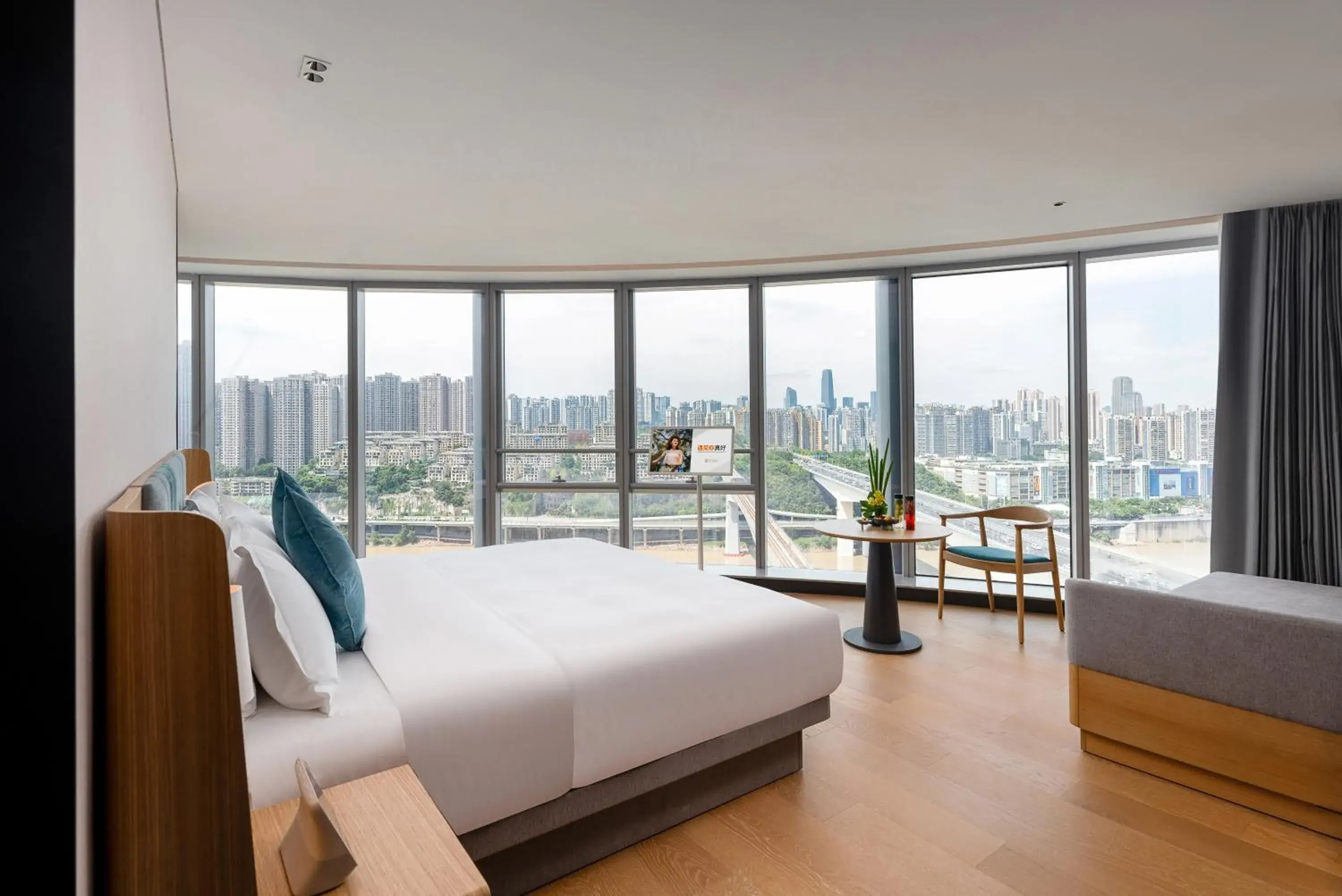 "Conception King Room With River View (270℃ River view)" in Pagoda Hotel Of SSAW ChongQing International Land-sea "Conception King Room With River View (270℃ River view)" in Pagoda Hotel Of SSAW ChongQing International Land-sea