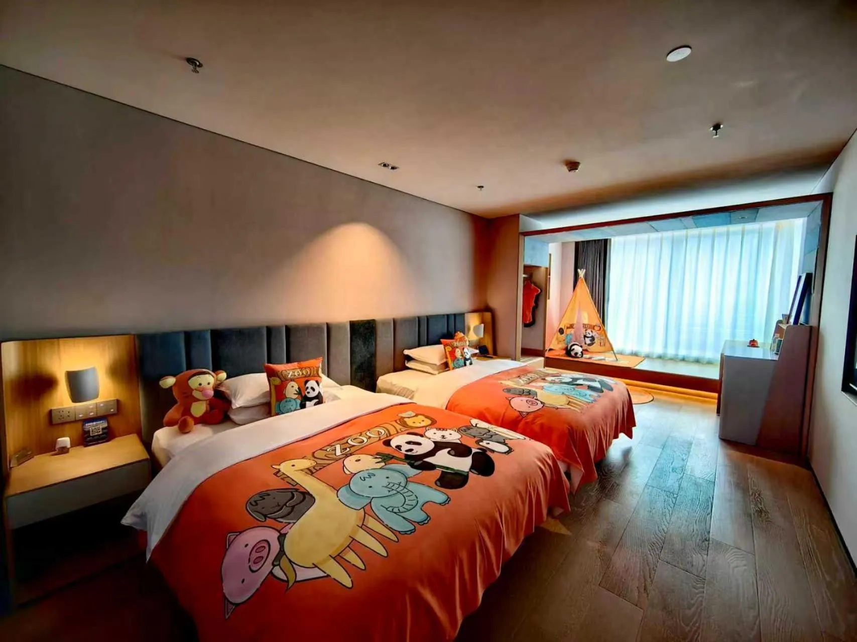 Photo of the whole room, Bed in Pagoda Hotel Of SSAW ChongQing International Land-sea