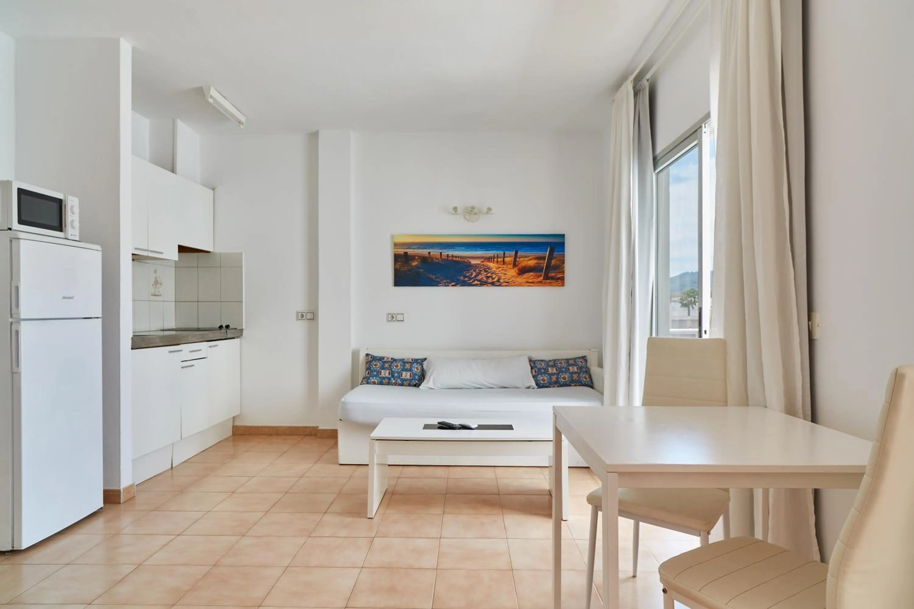 Kitchen or kitchenette, Bed in Apartamentos San Antonio Beach