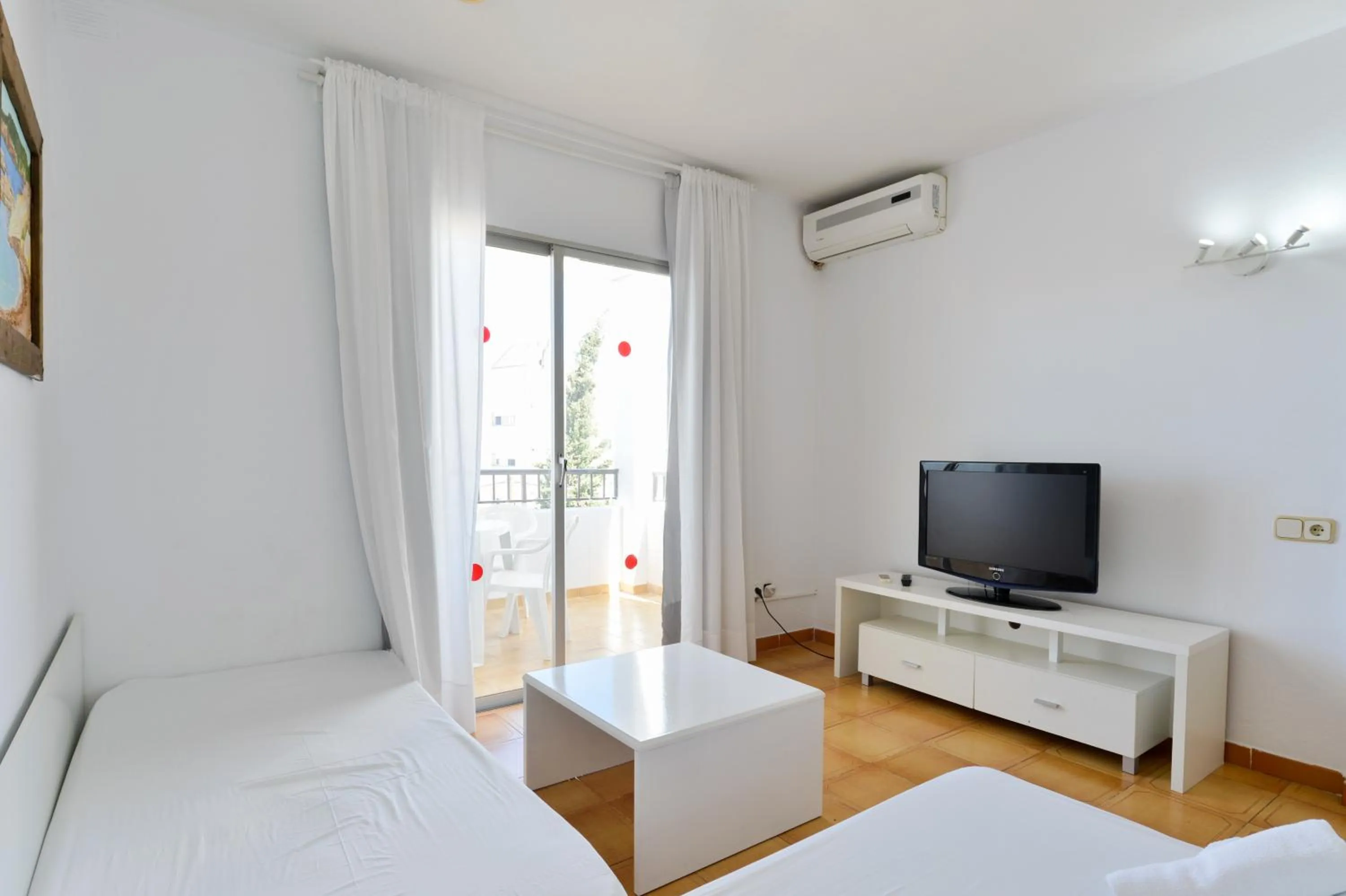 TV and multimedia, Bed in Apartamentos San Antonio Beach