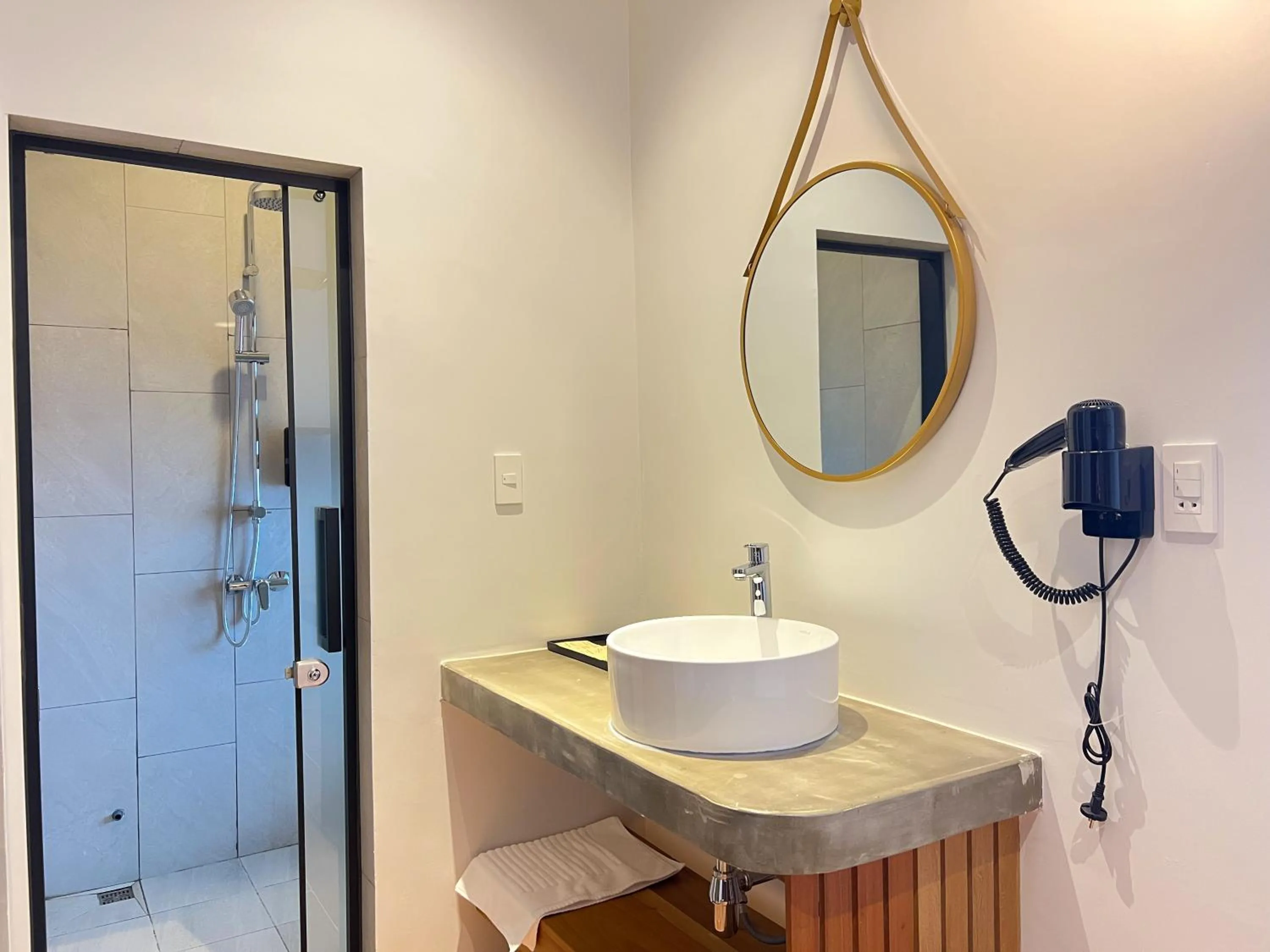 Shower in The R&B Boutique