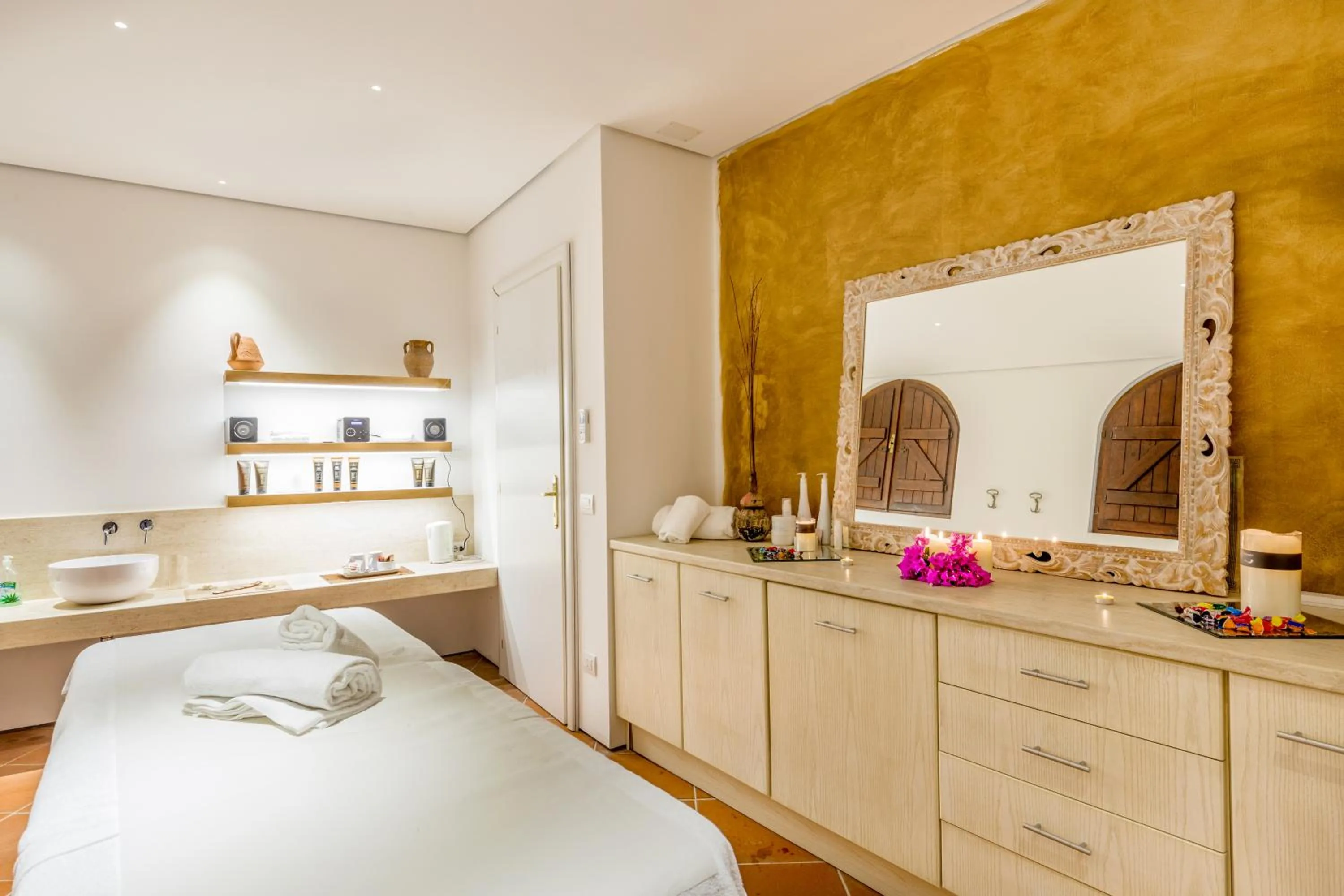 Massage, Bed in Hotel Don Diego