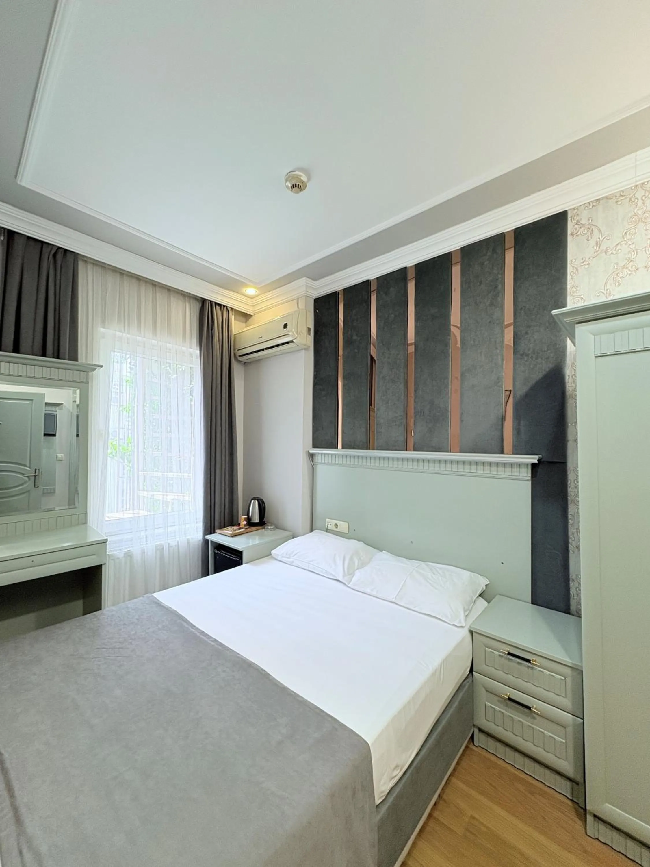 Photo of the whole room, Bed in Grand Hurriyet Hotel