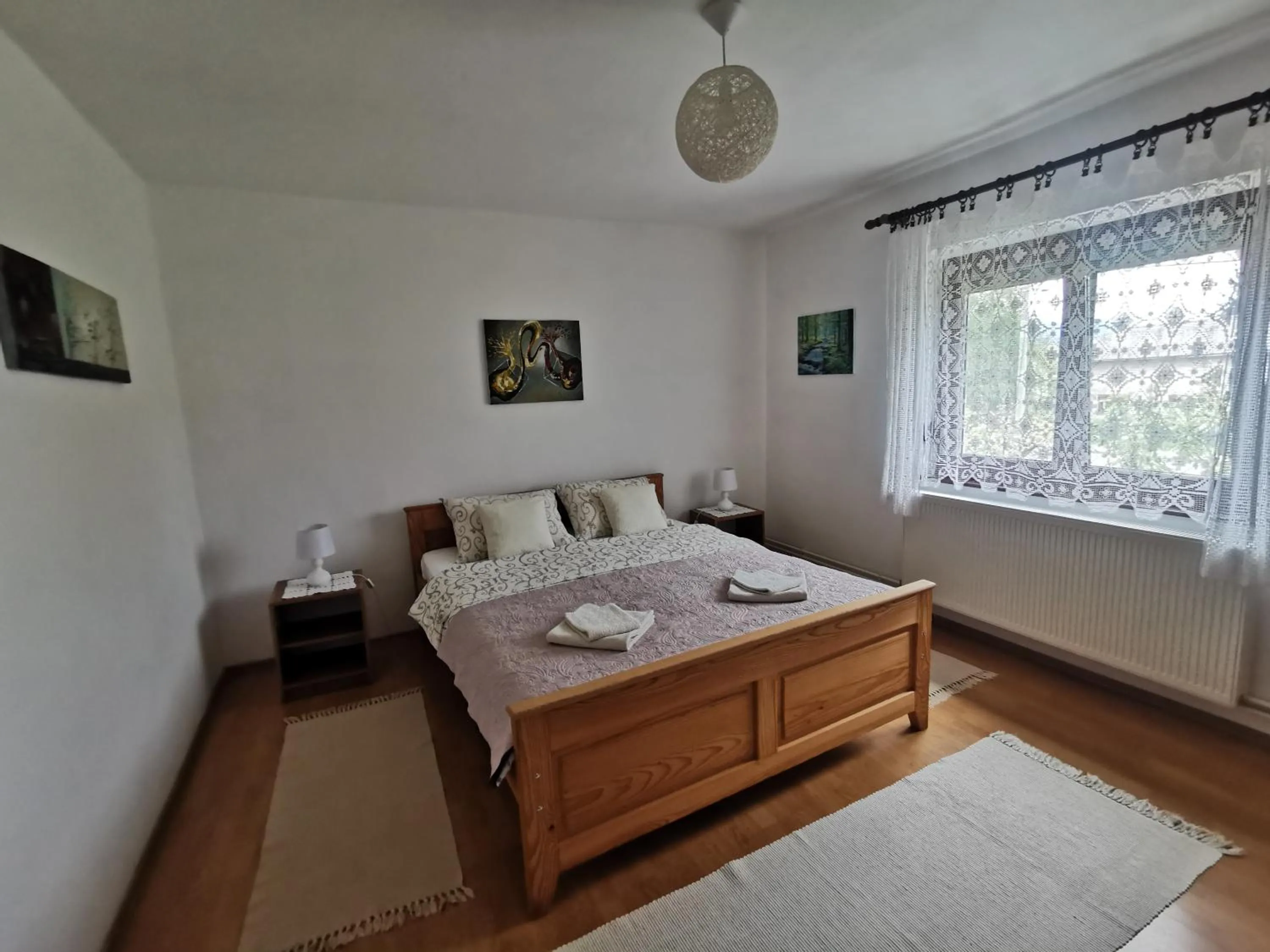 Day, Bed in Apartment Milka