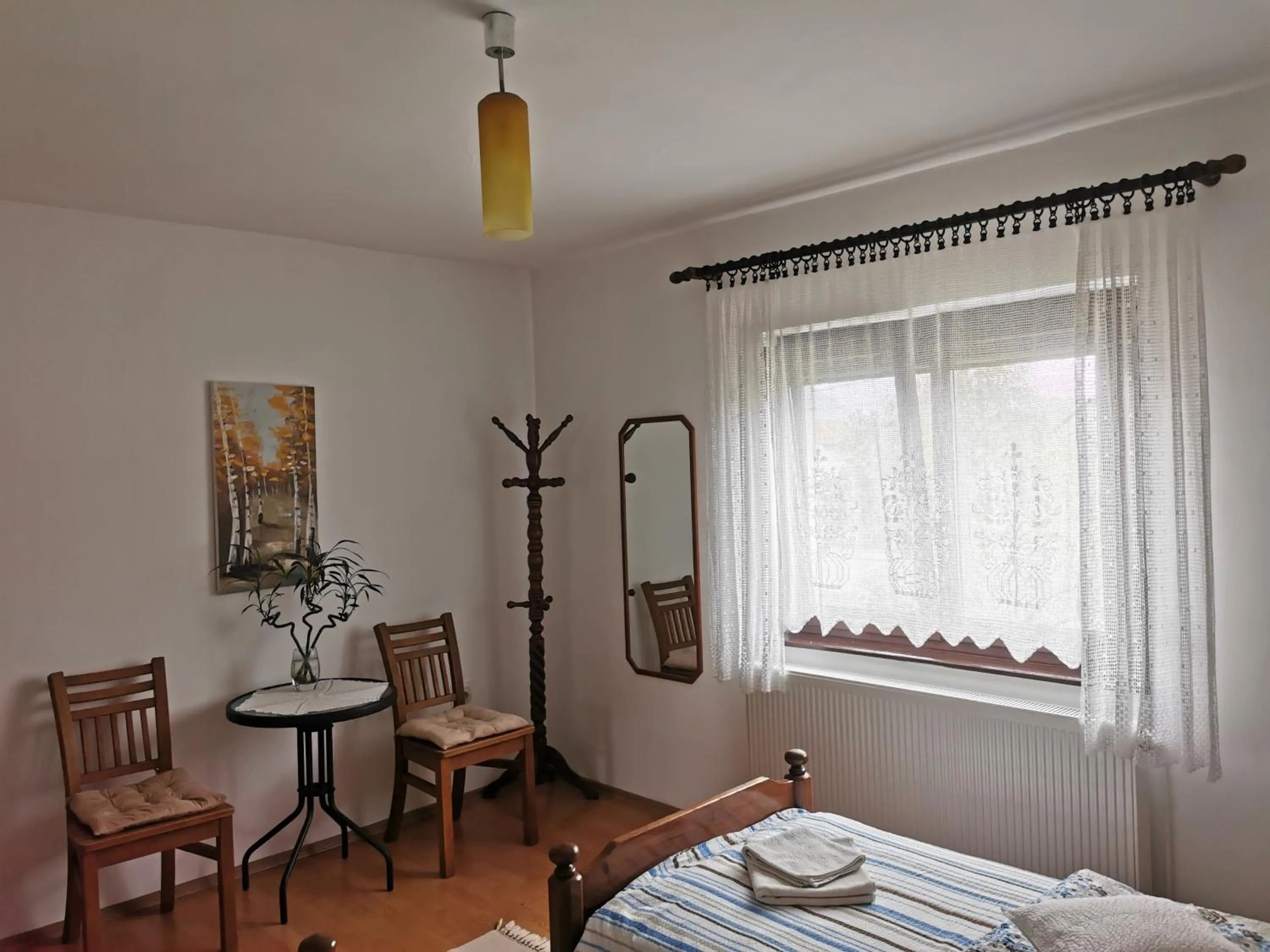 Day, Bed in Apartment Milka