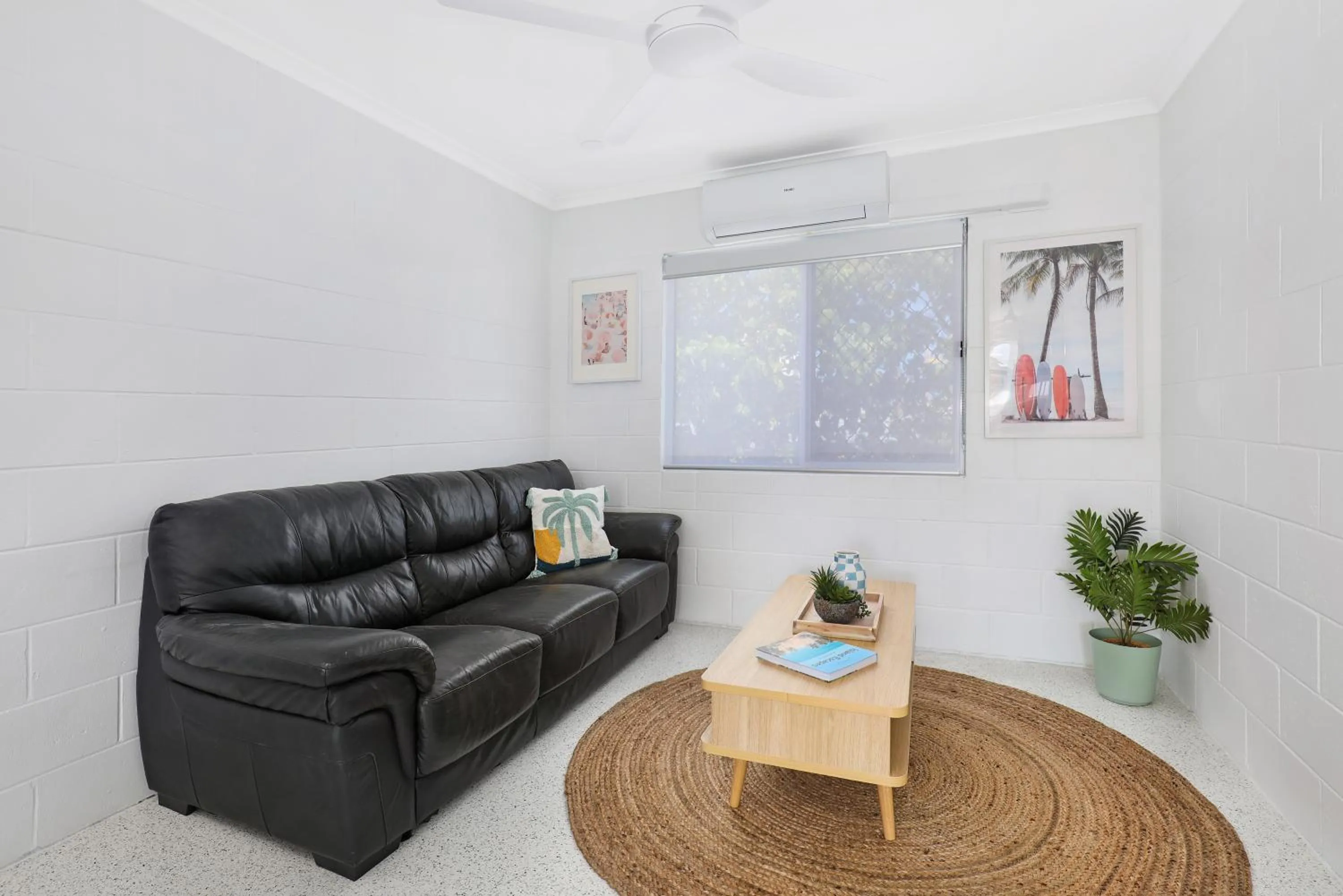 Living room in Palms on Parker Backpackers