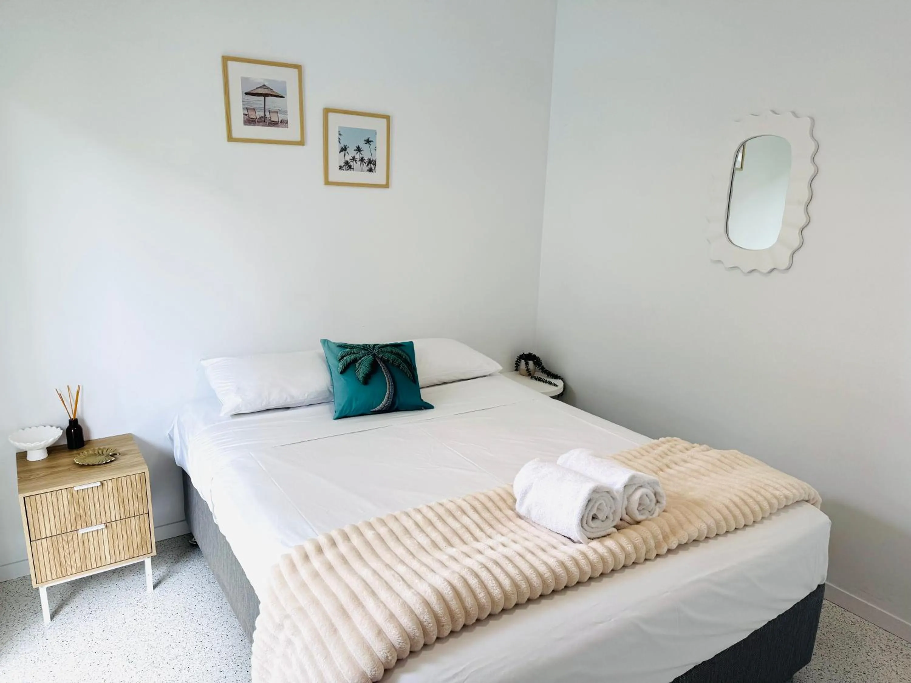 Bed in Palms on Parker Backpackers