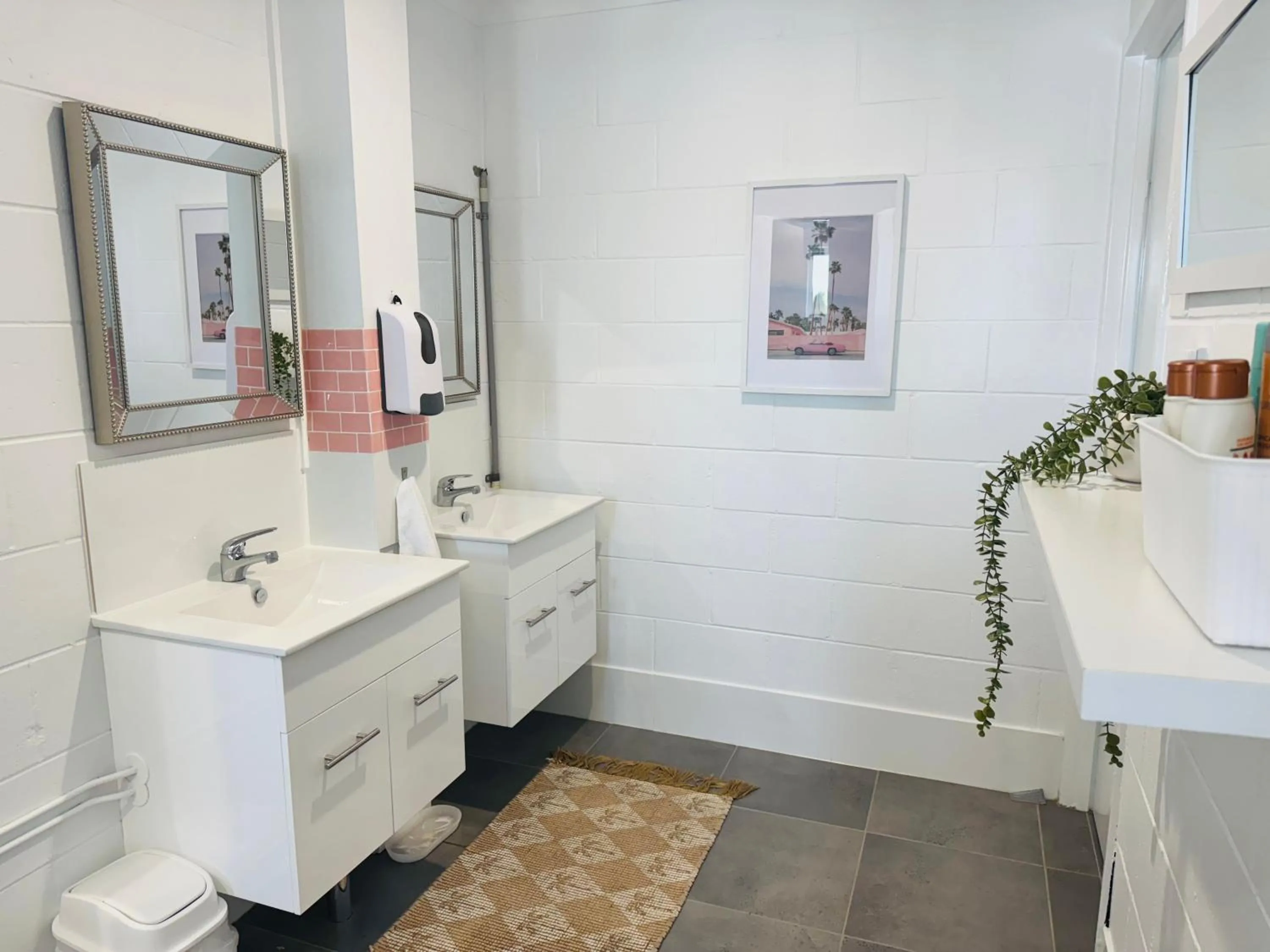 Bathroom in Palms on Parker Backpackers