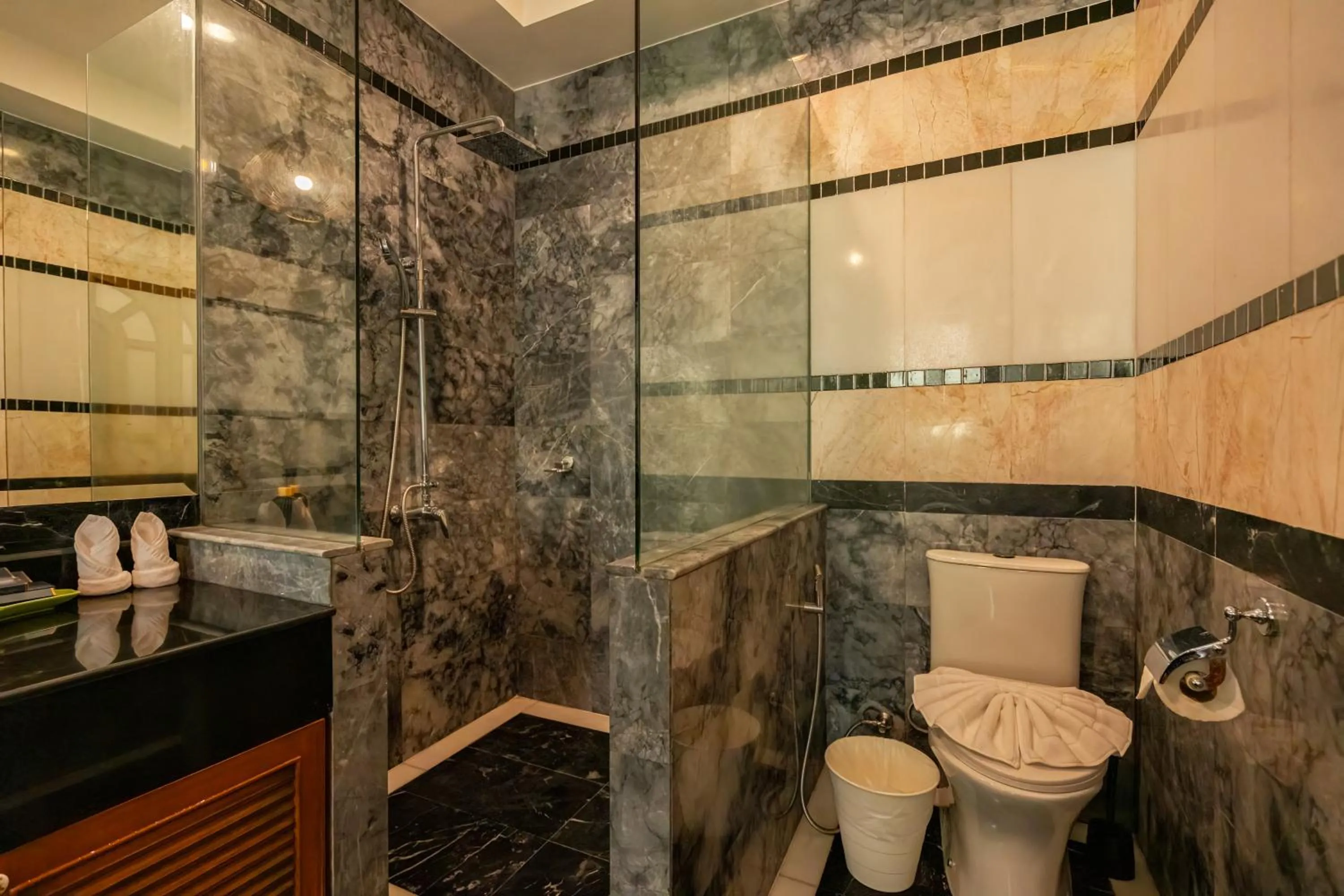 Shower in Ocean Pearl Seaview Residence