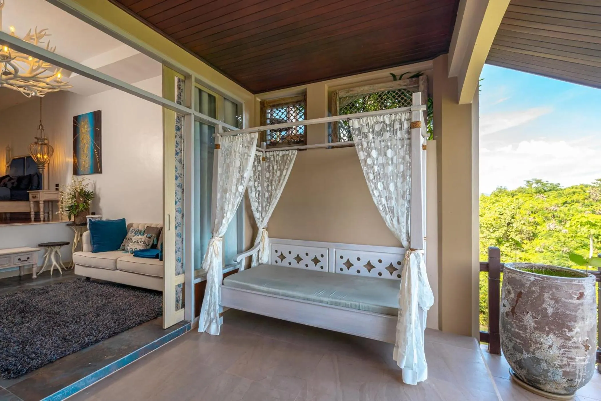 Balcony/Terrace, Bed in Ocean Pearl Seaview Residence