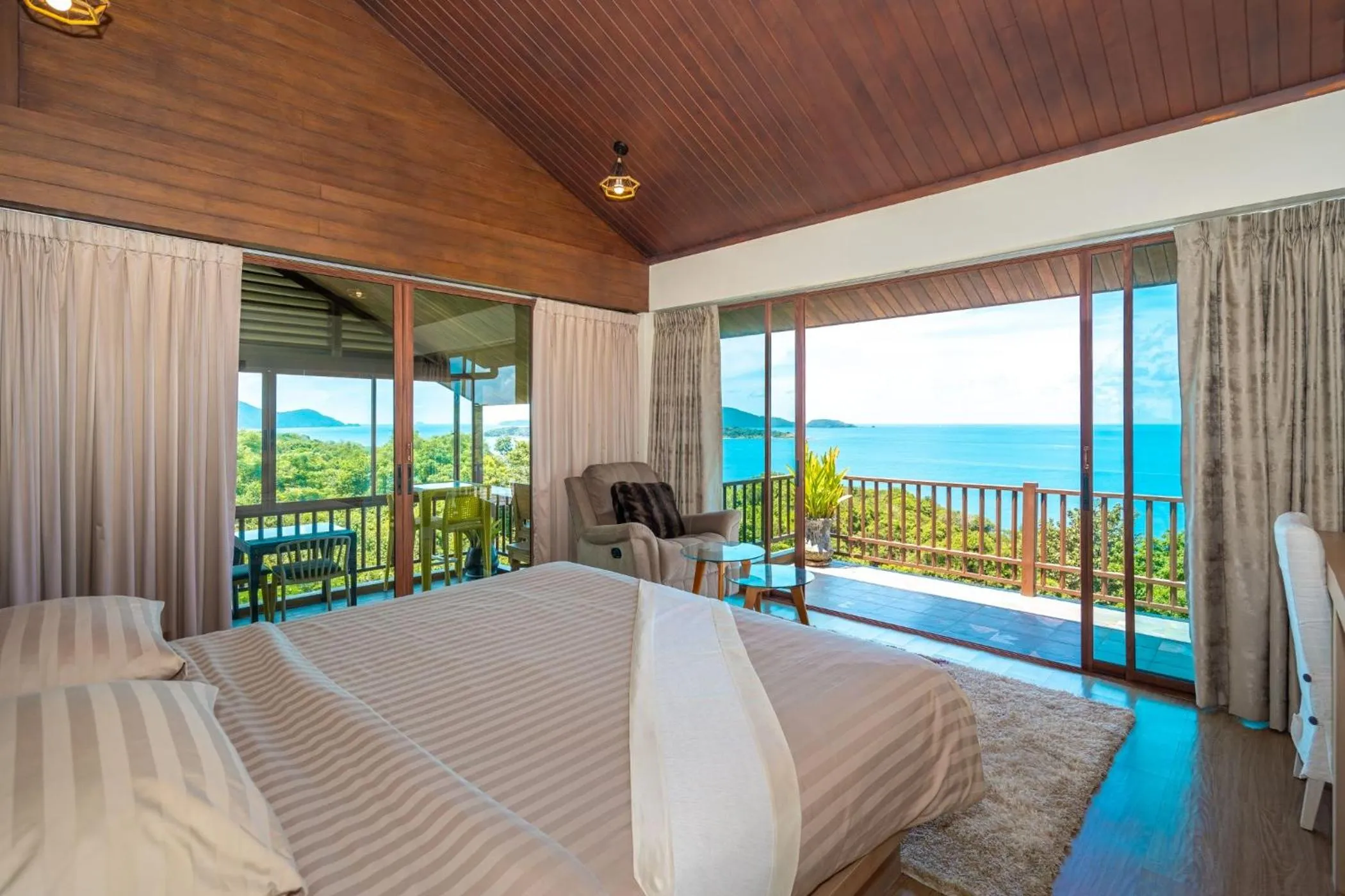Bed in Ocean Pearl Seaview Residence