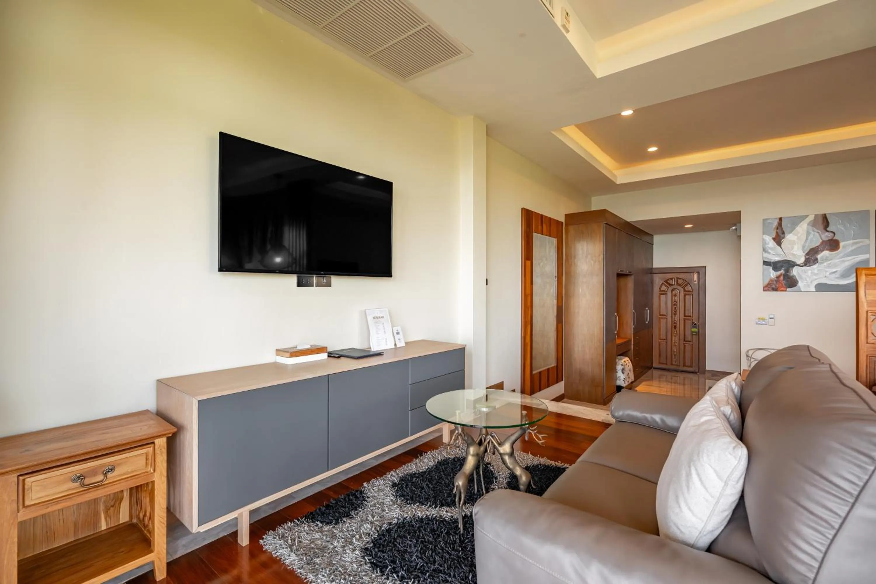 TV and multimedia in Ocean Pearl Seaview Residence