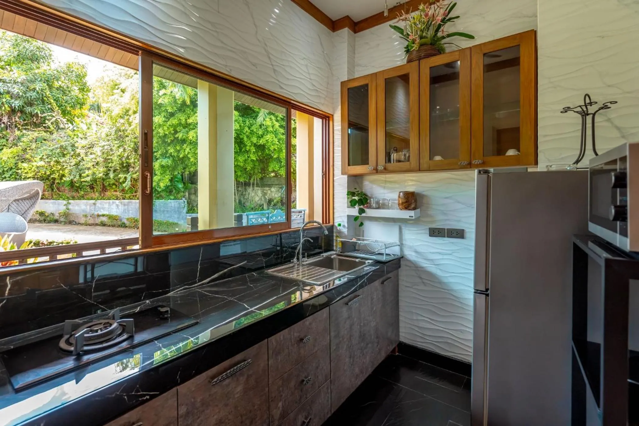 Kitchen or kitchenette in Ocean Pearl Seaview Residence