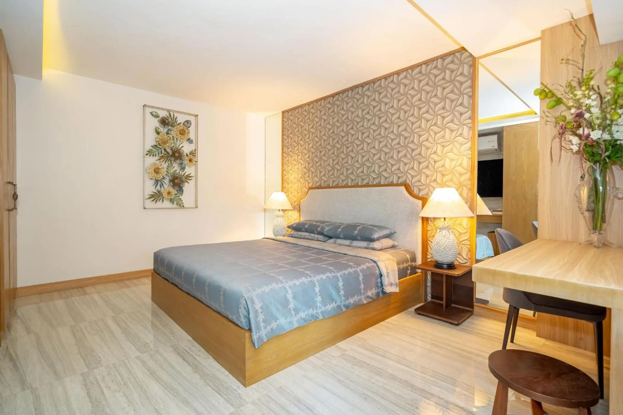 Bed in Ocean Pearl Seaview Residence