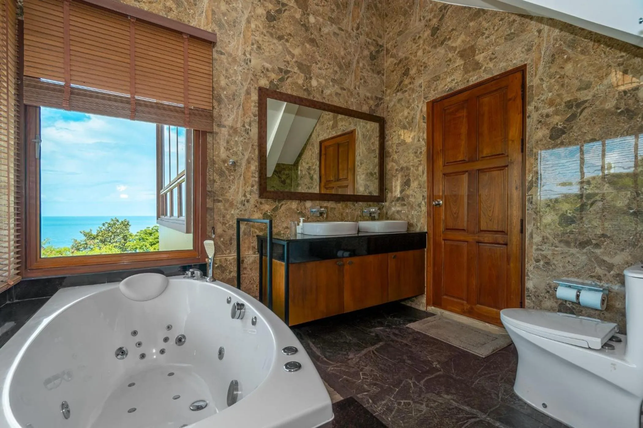Bathroom in Ocean Pearl Seaview Residence