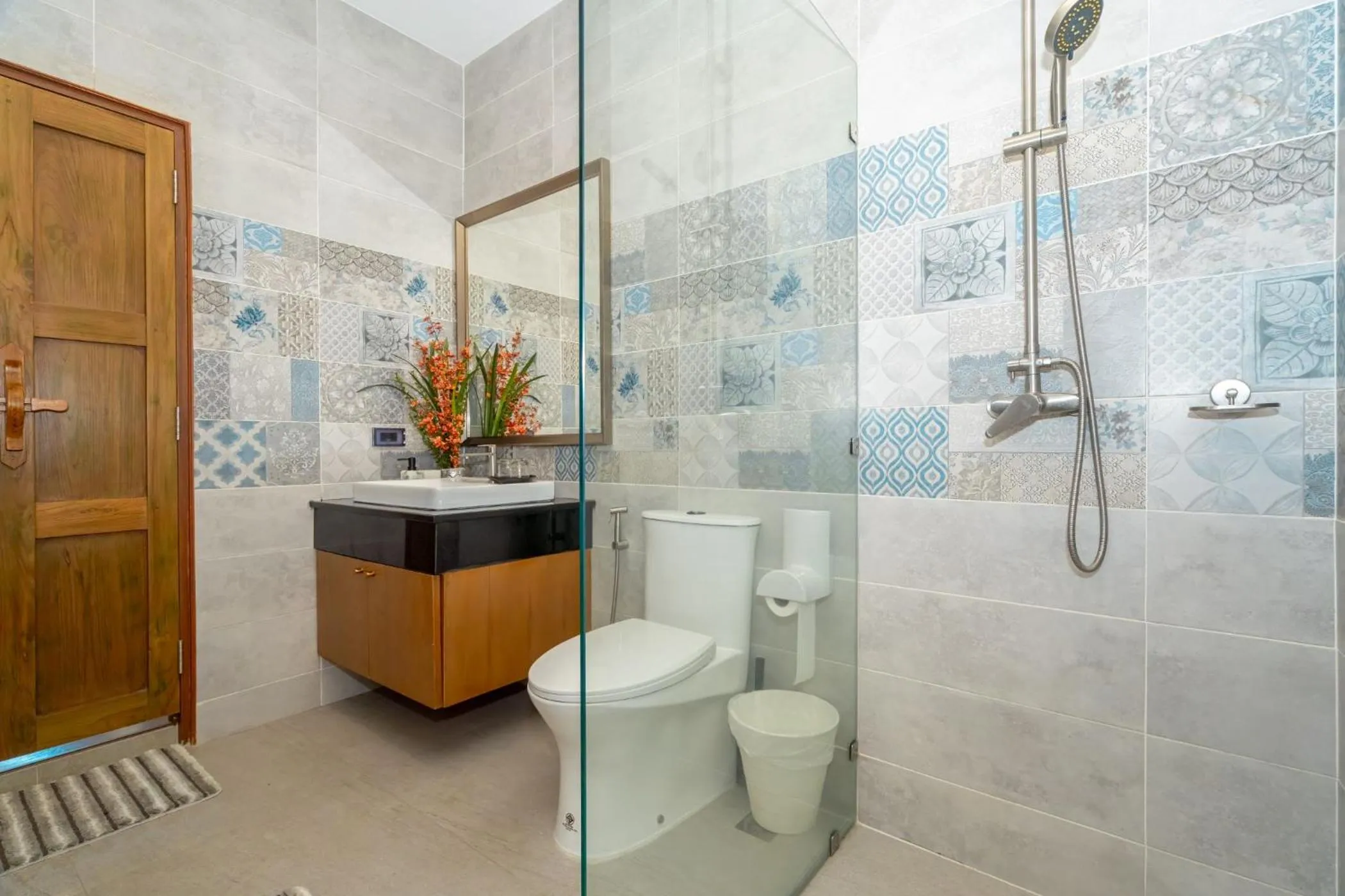 Shower in Ocean Pearl Seaview Residence