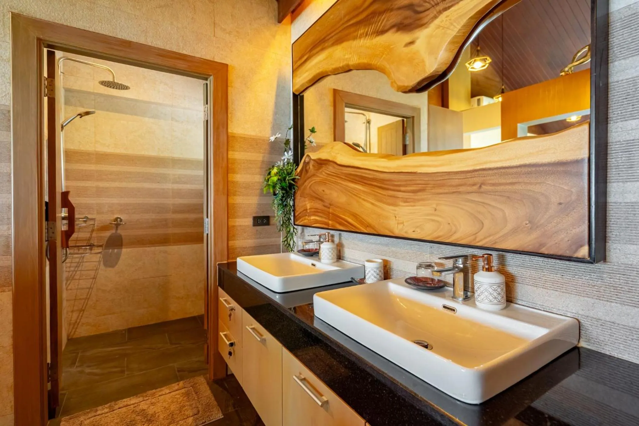 Shower in Ocean Pearl Seaview Residence