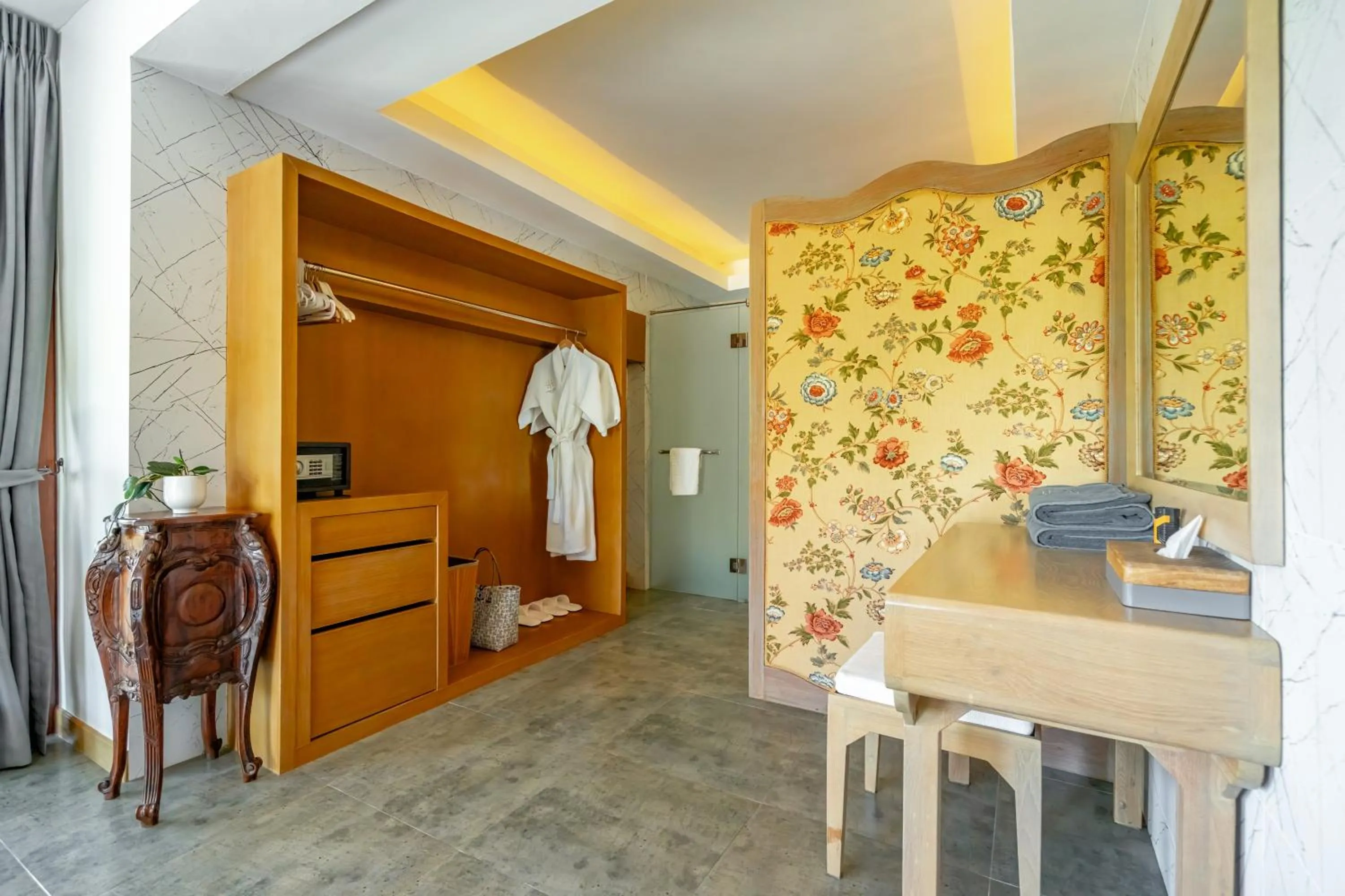 wardrobe in Ocean Pearl Seaview Residence