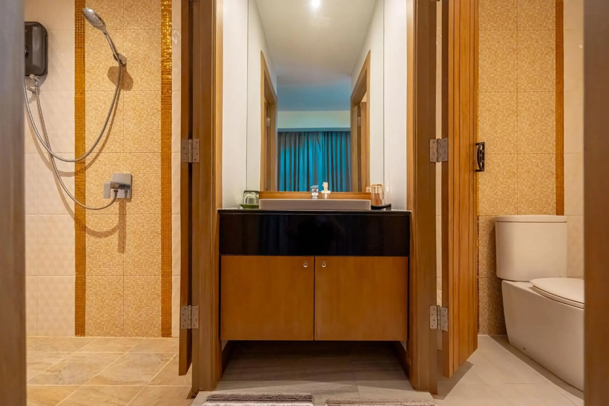 Shower in Ocean Pearl Seaview Residence