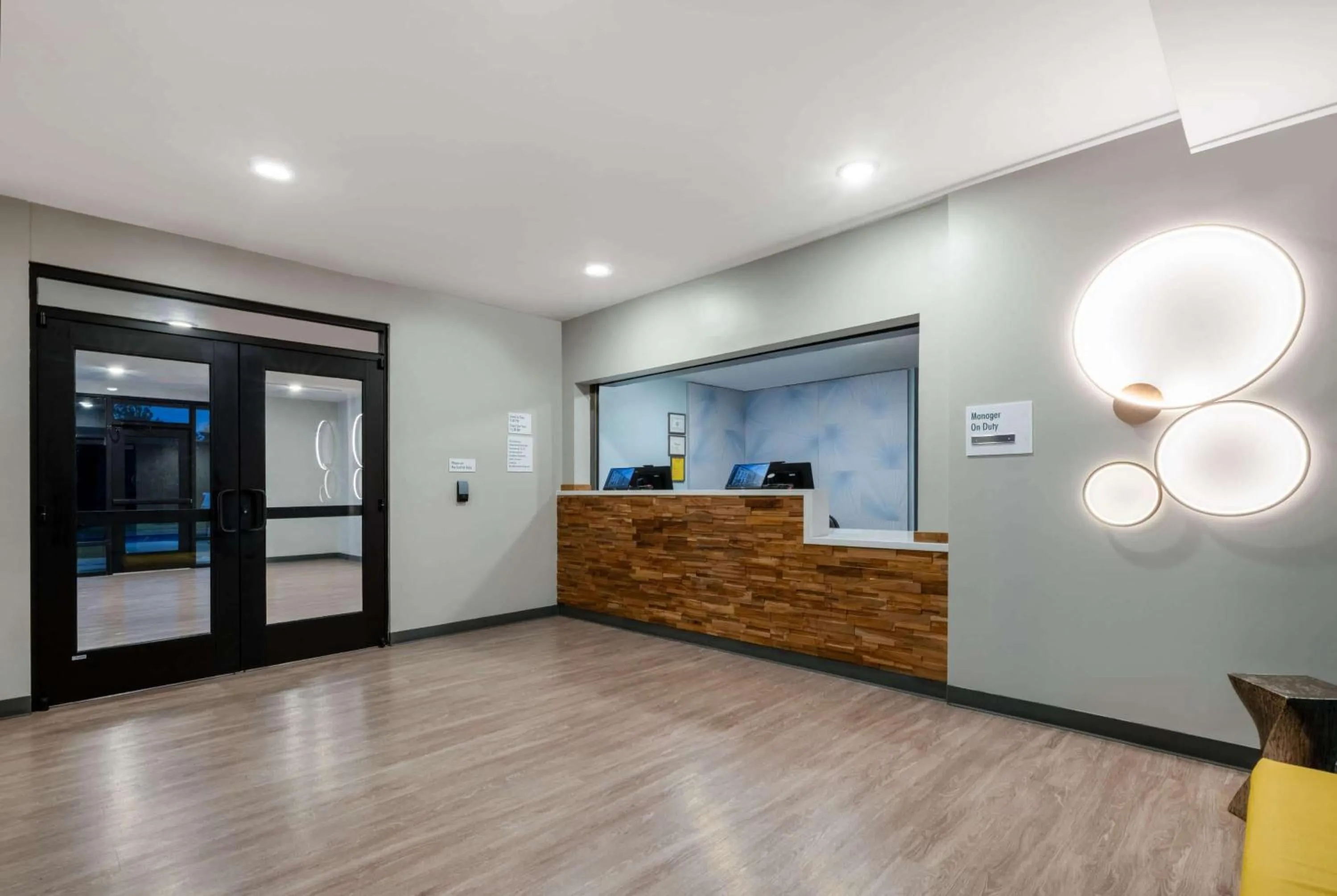 Lobby or reception in ECHO Suites Extended Stay by Wyndham Nashville/ Gallatin