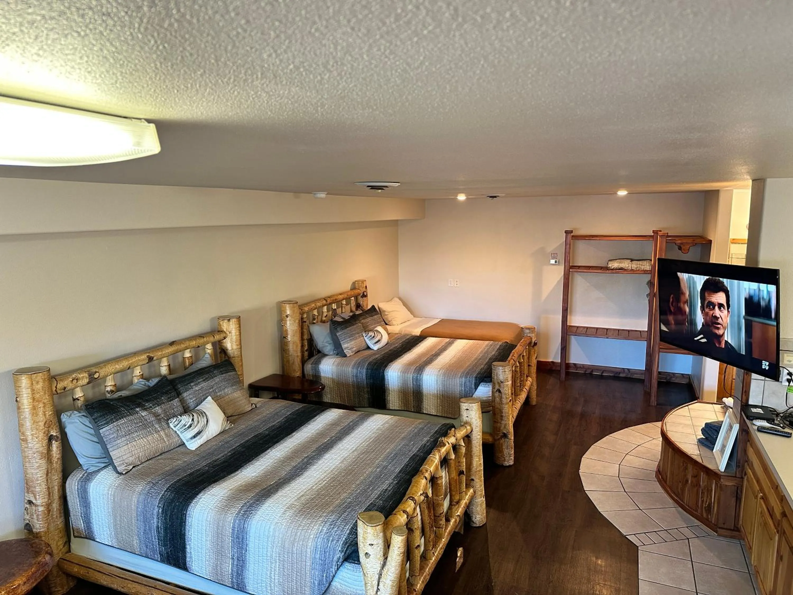 TV and multimedia, Bed in Soap Lake Natural Spa & Resort