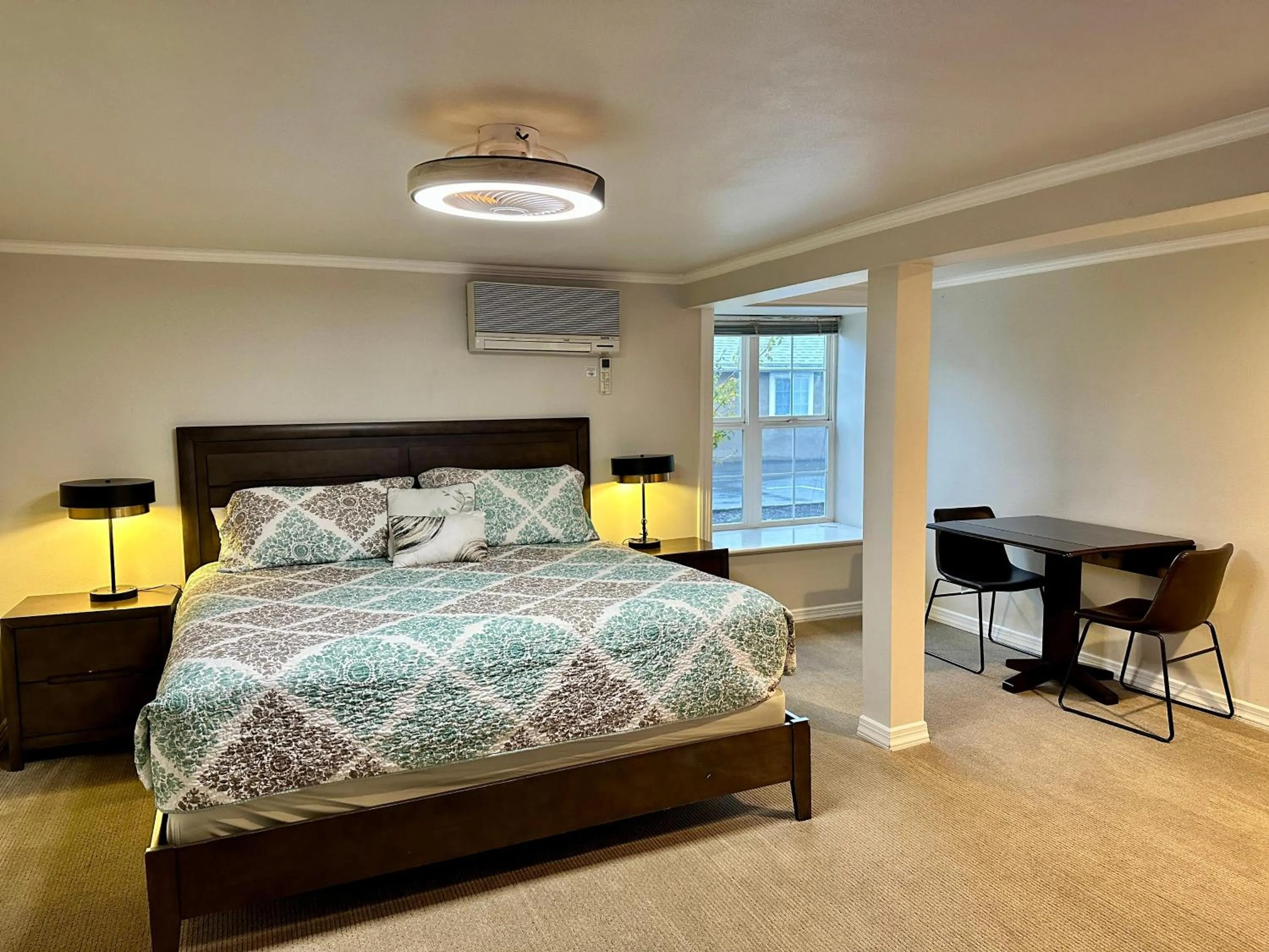 Photo of the whole room, Bed in Soap Lake Natural Spa & Resort