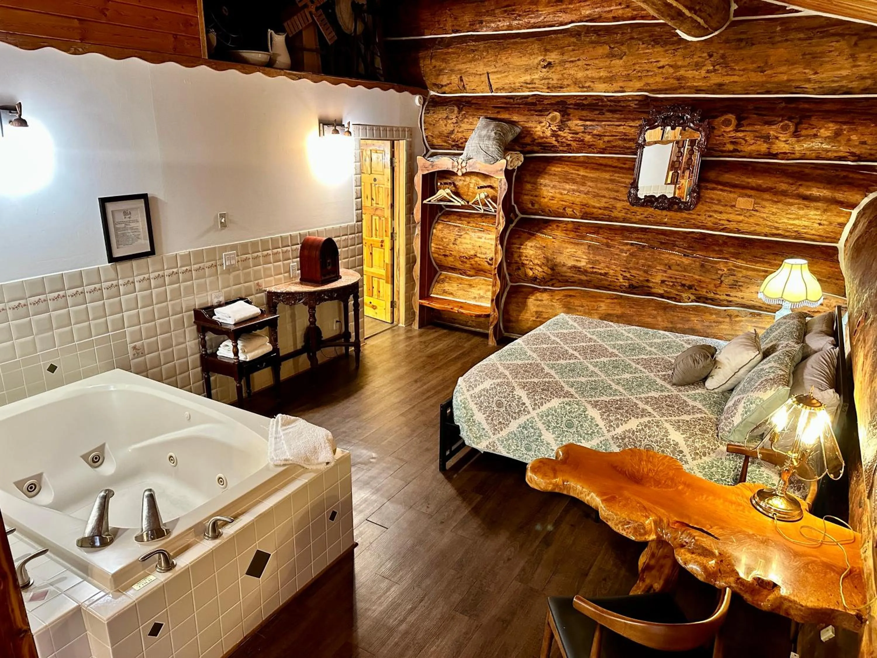 Photo of the whole room, Bed in Soap Lake Natural Spa & Resort