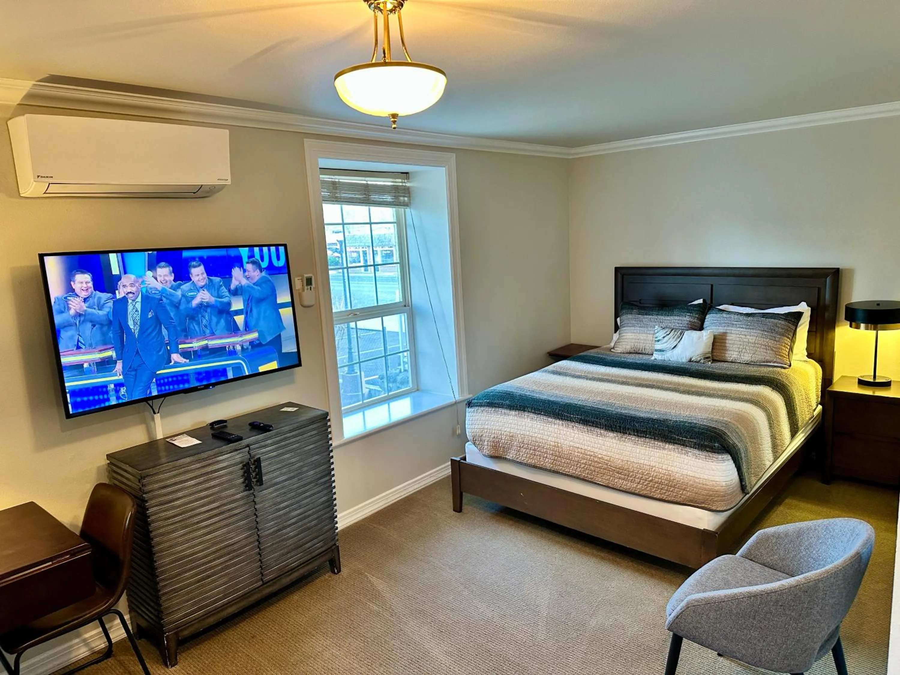 Photo of the whole room, Bed in Soap Lake Natural Spa & Resort