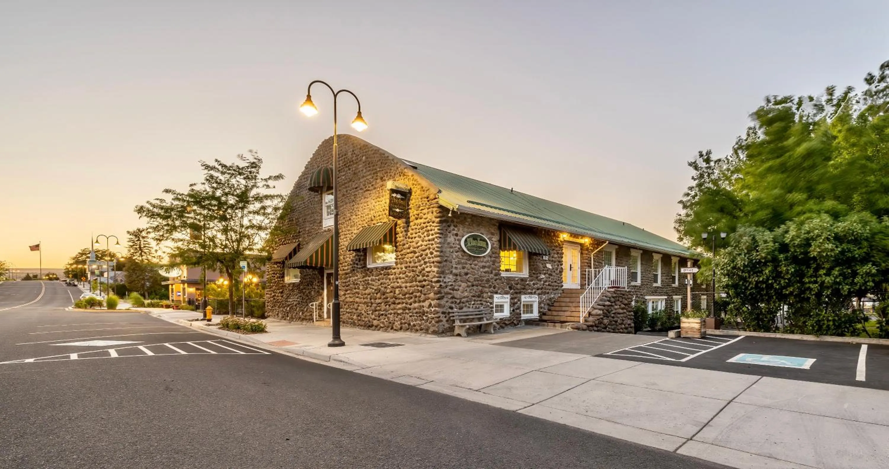 Property building in Soap Lake Natural Spa & Resort