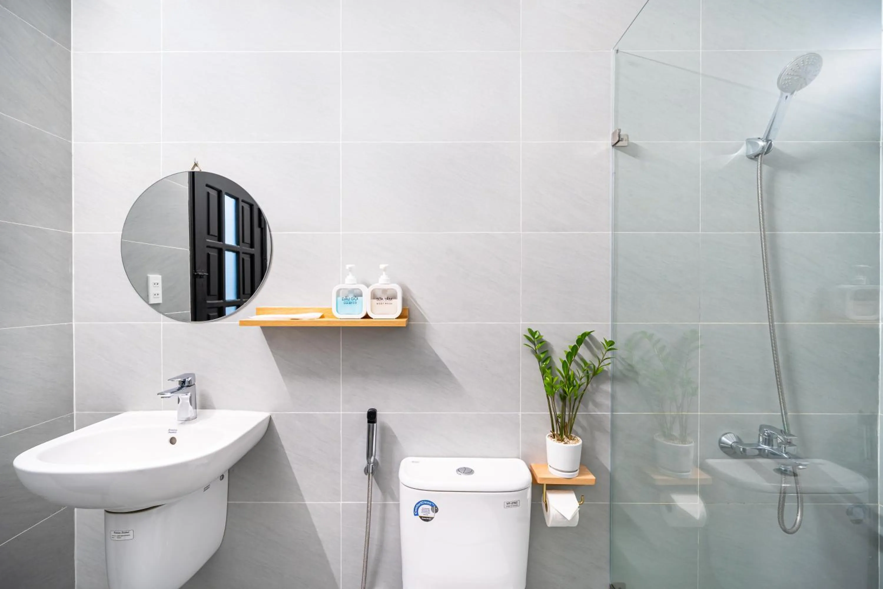 Shower in Mint Airport Hotel by Haviland - Self Checkin