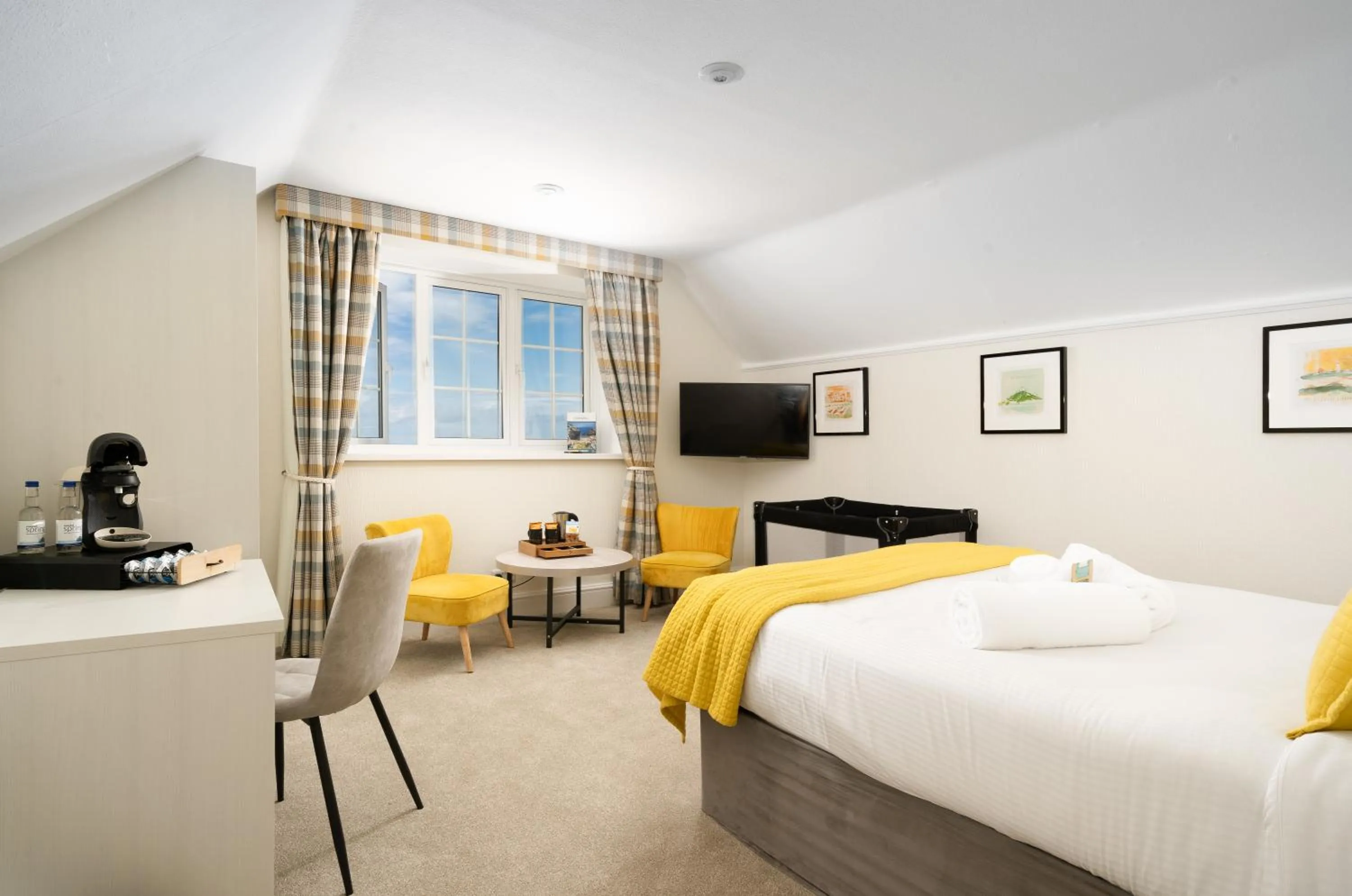 Bedroom, Bed in The Land's End Hotel