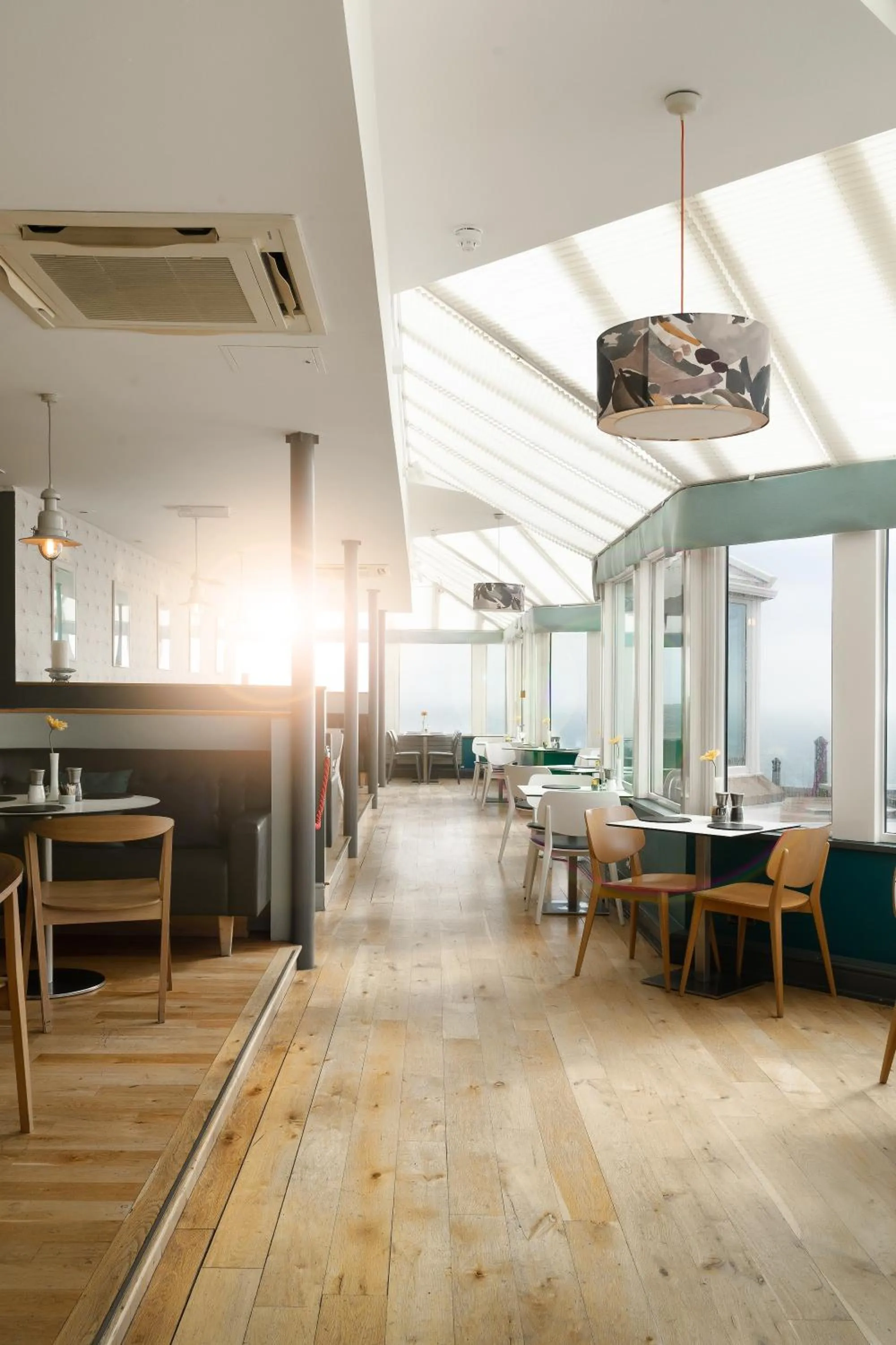 Restaurant/places to eat in The Land's End Hotel