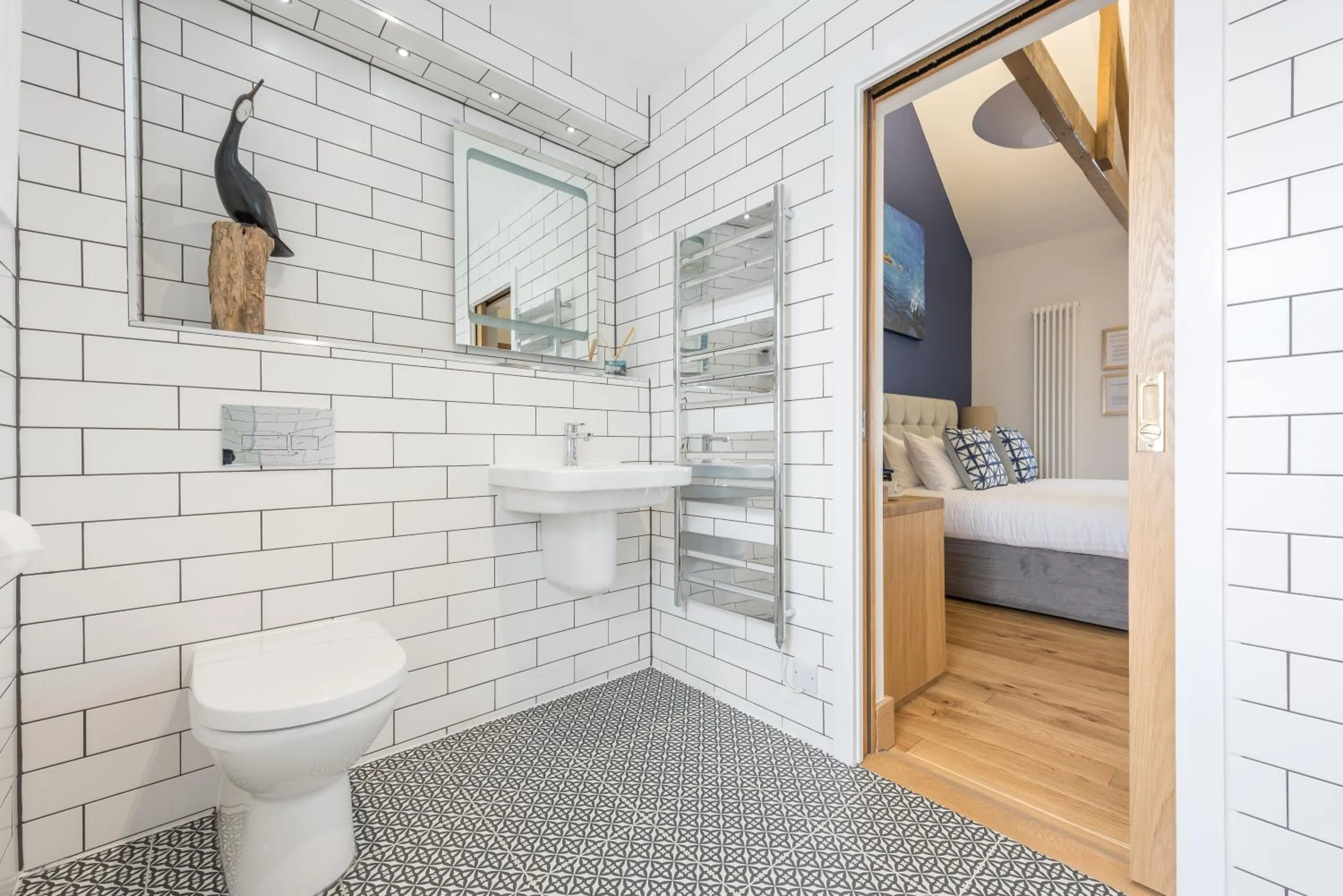 Toilet, Bed in The Land's End Hotel