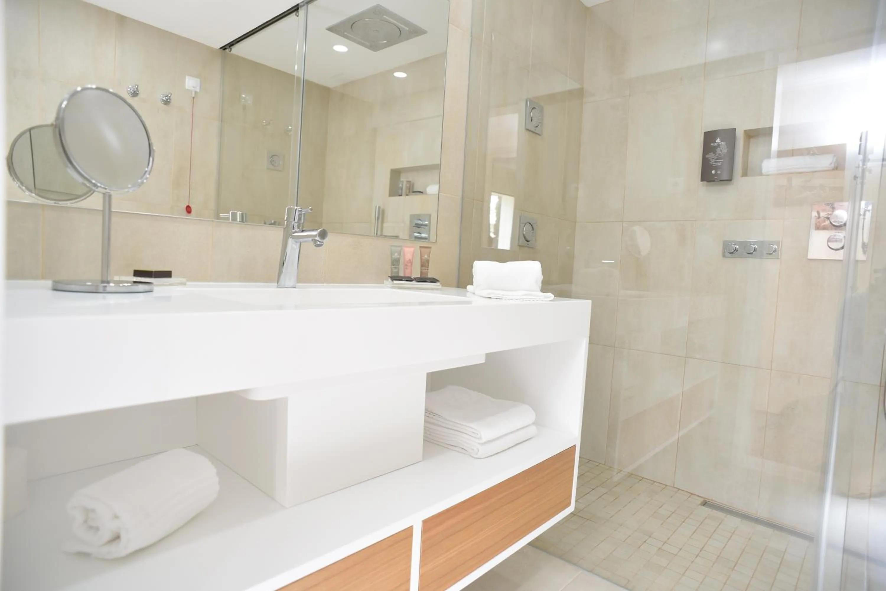 Photo of the whole room in Caloura Hotel Resort